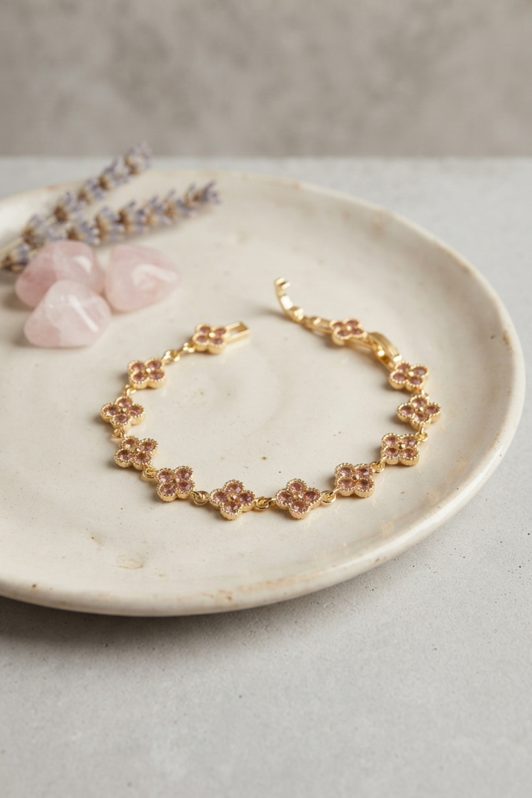 Gold Renk Pembe Zirkon Taşlı Yonca Model Kadın Bileklik - Lisinya