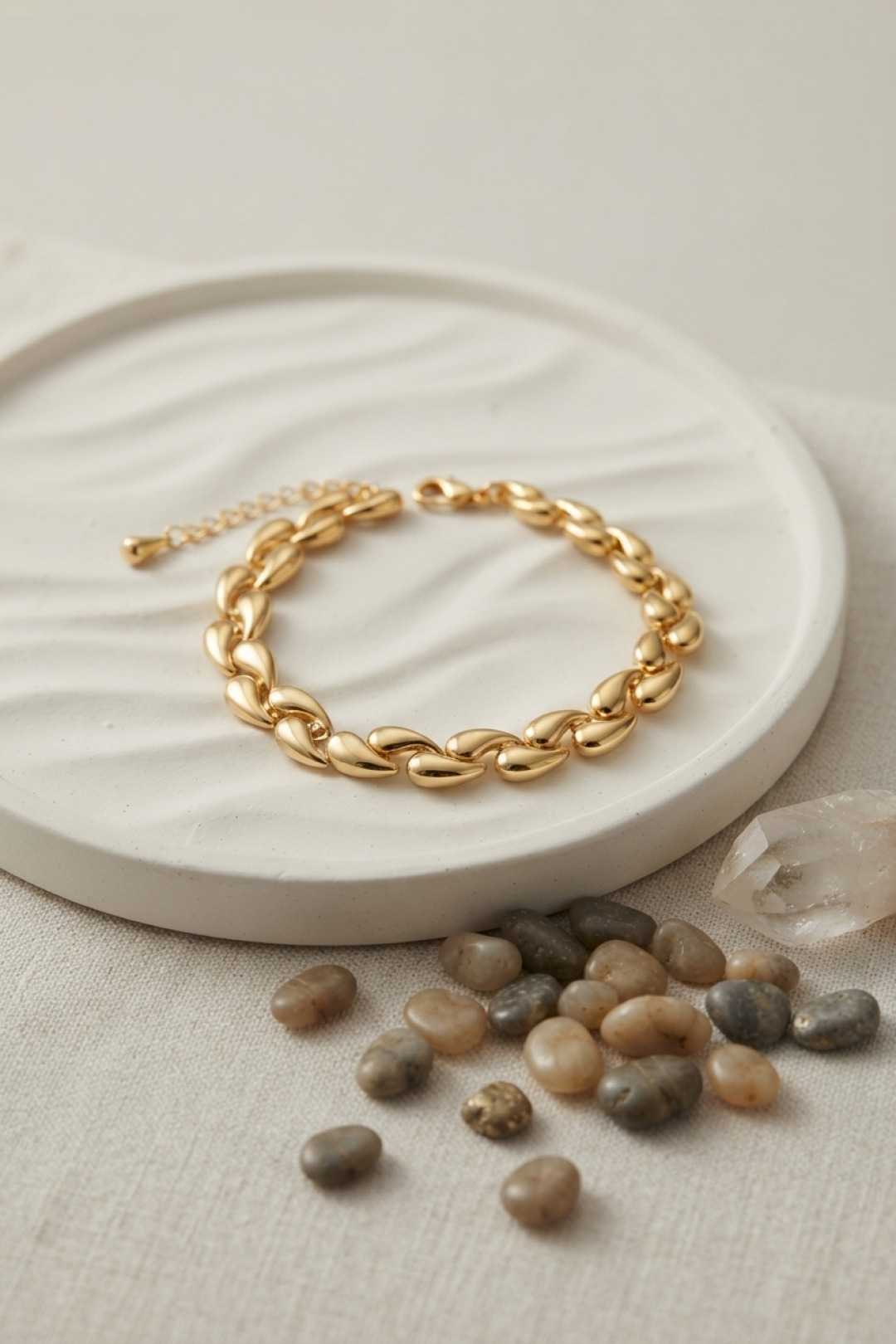 Gold Renk Sarmal Damla Model Kadın Bileklik - Lisinya