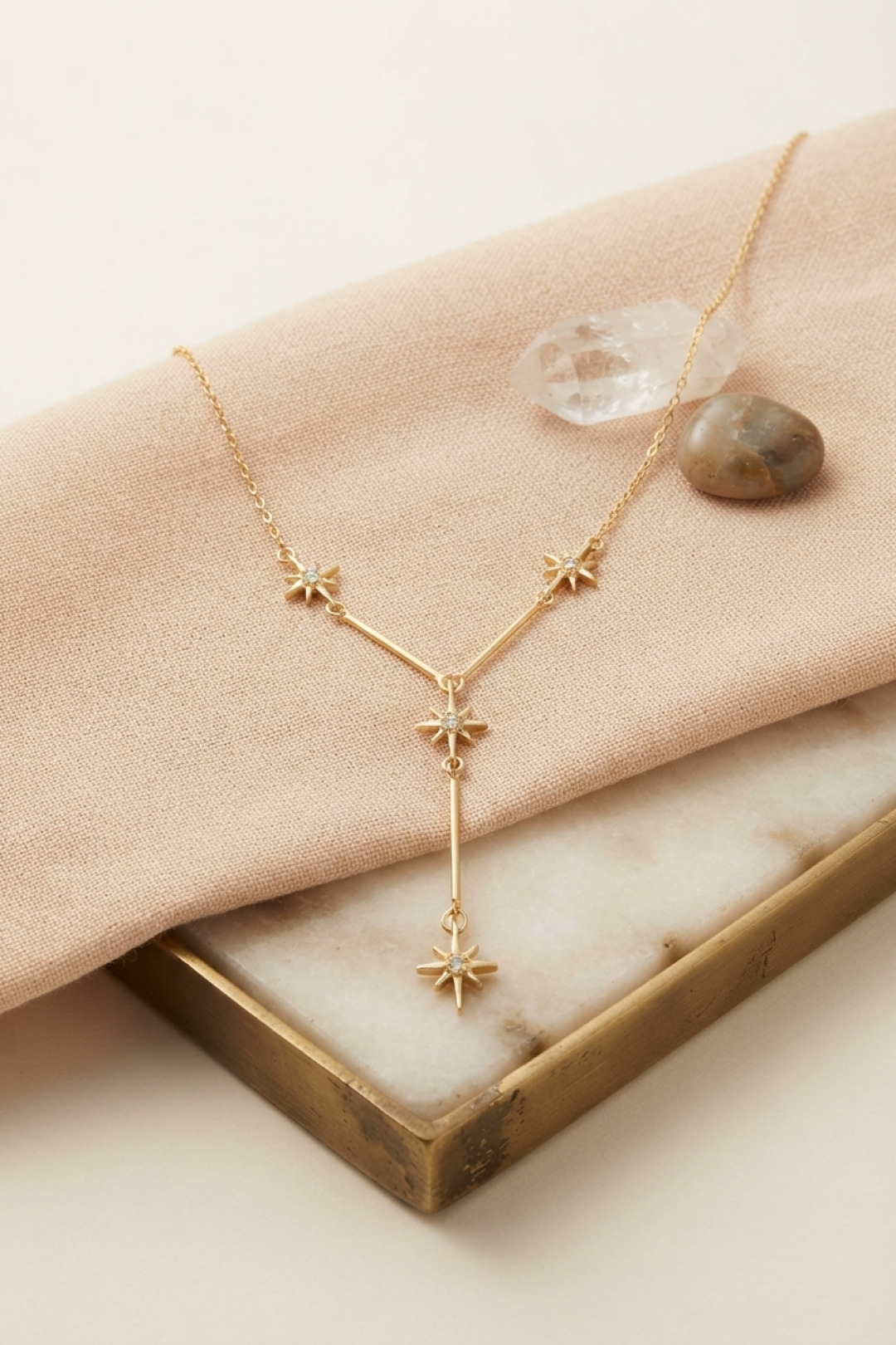 Pirinç Gold Renk Zirkon Taşlı Kutup Yıldızı Model Kadın Kolye - Lisinya