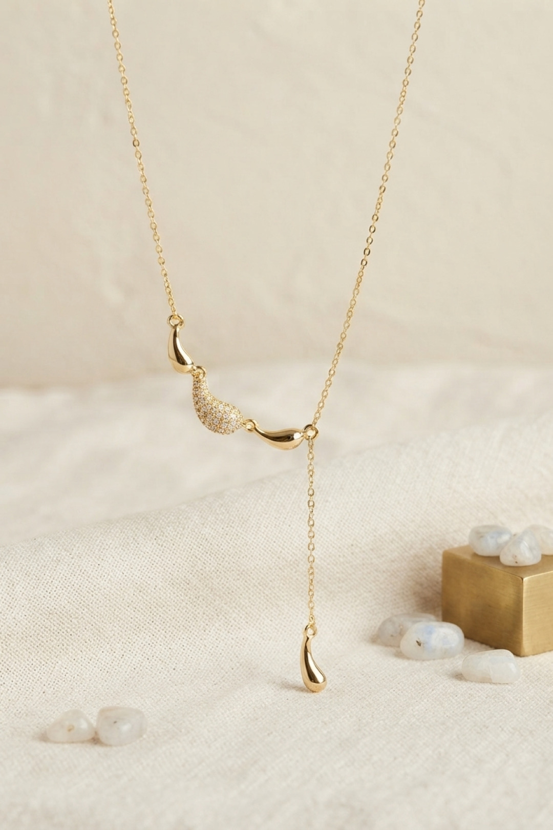 Pirinç Gold Renk Zirkon Taşlı Damla Model Kadın Kolye - Lisinya