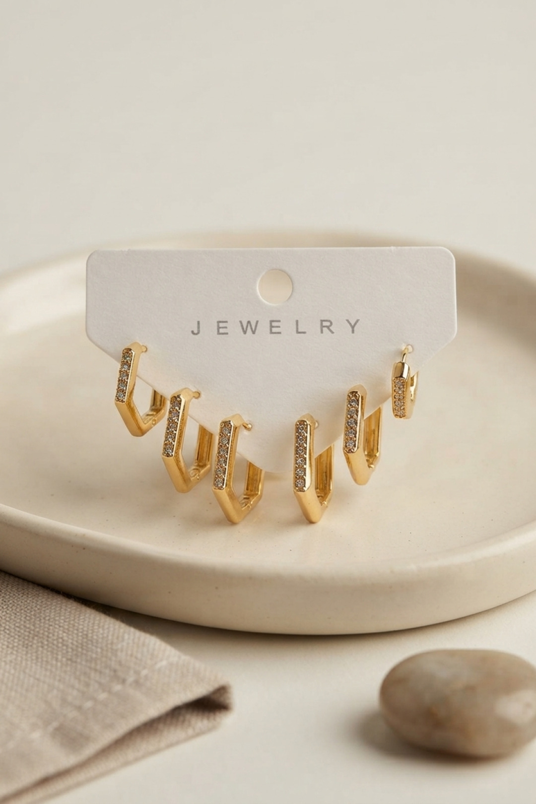 Gold Renk Zirkon Taşlı Pirinç Petek Model Kadın Küpe Seti - Lisinya Gold Renk Zirkon Taşlı Pirinç Petek Model Kadın Küpe Seti - Lisinya