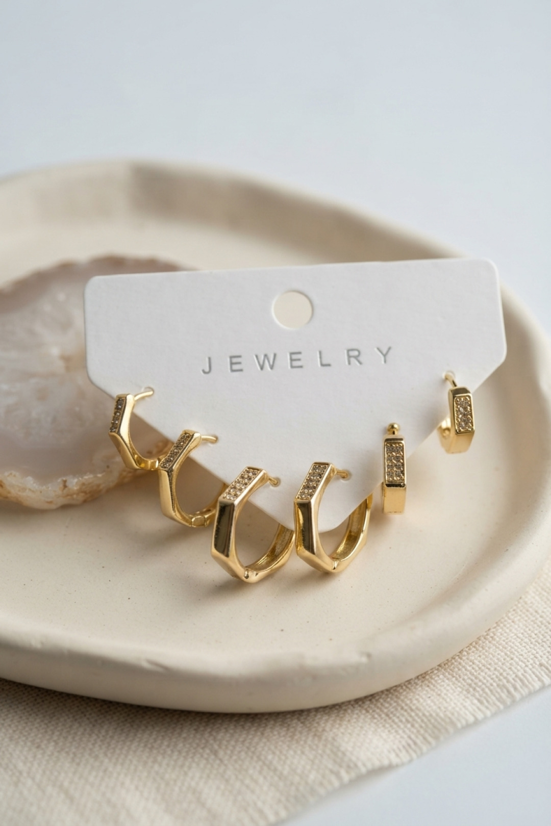 Petek Model Gold Renk Zirkon Taşlı Pirinç Kadın Küpe Seti - Lisinya Petek Model Gold Renk Zirkon Taşlı Pirinç Kadın Küpe Seti - Lisinya
