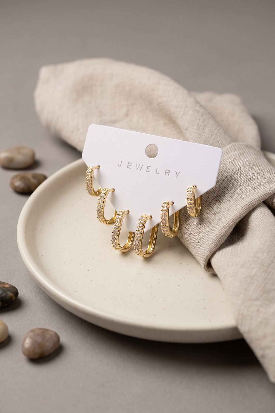 Gold Renk Zirkon Taşlı Pirinç Oval Kare Model Kadın Küpe Seti - Lisinya Gold Renk Zirkon Taşlı Pirinç Oval Kare Model Kadın Küpe Seti - Lisinya