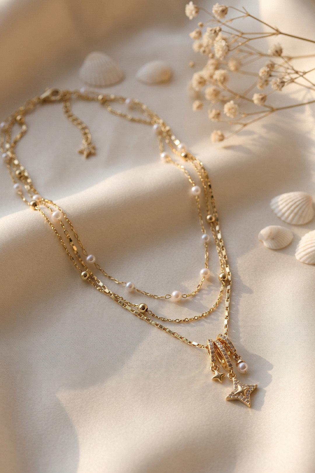 Gold Renk Pirinç Charmlı Model Kombin Kadın Kolye - Lisinya