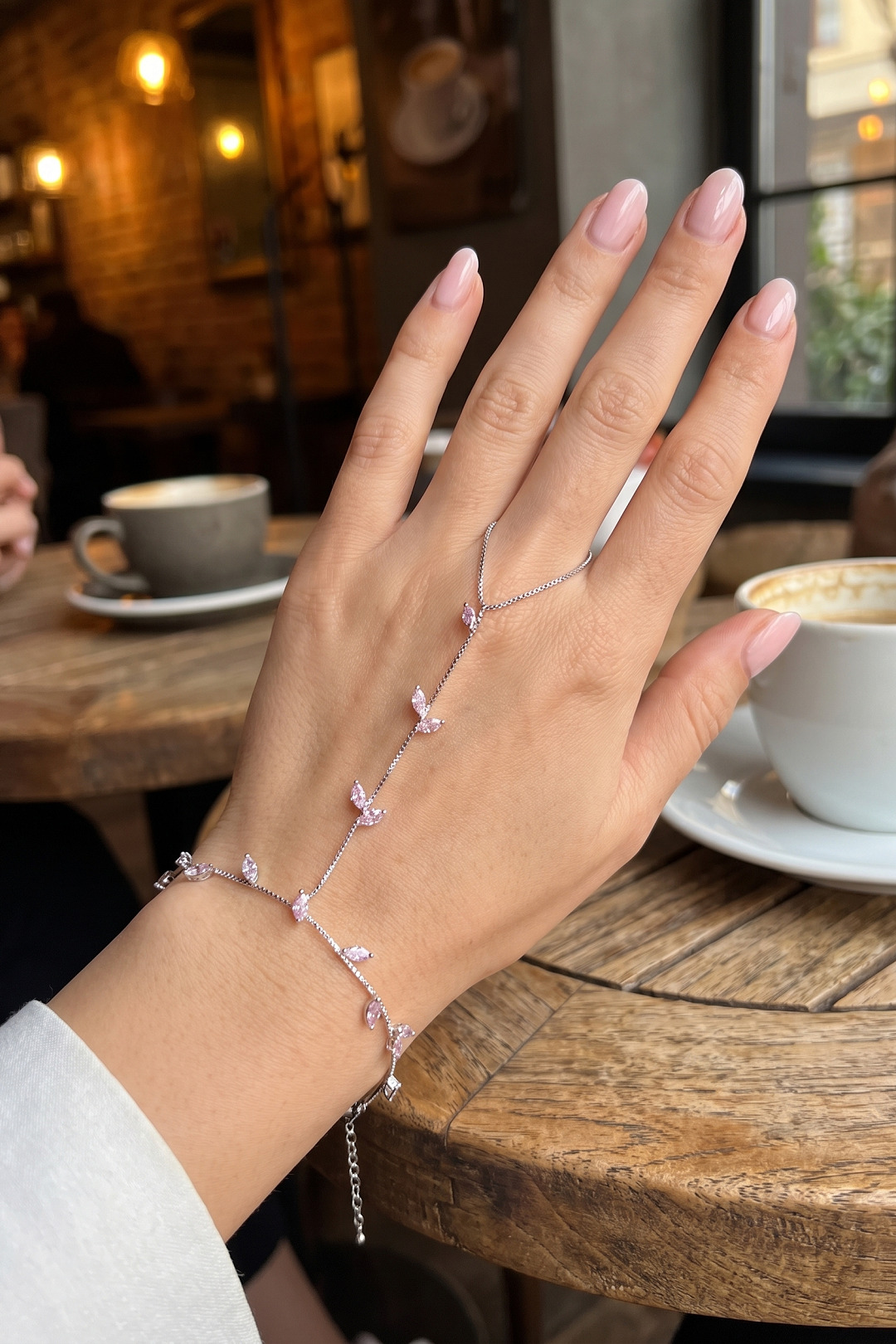 Gümüş Renk Pirinç Zirkon Taşlı Yaprak Model Şahmeran - Lisinya Gümüş Renk Pirinç Zirkon Taşlı Yaprak Model Şahmeran - Lisinya