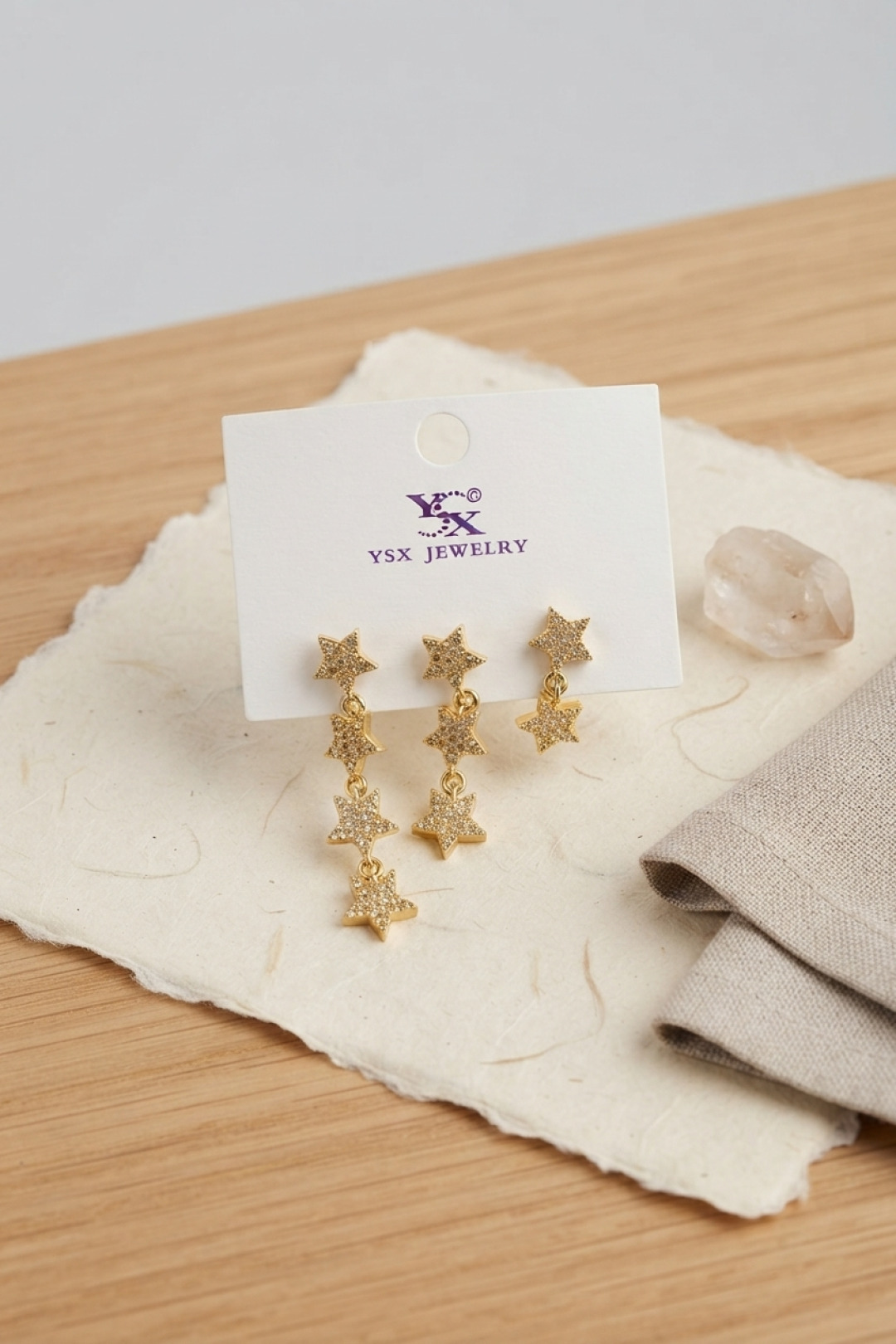 Pirinç Gold Renk Zirkon Taşlı Sallantılı Yıldız Model Kadın Küpe Seti - Lisinya
