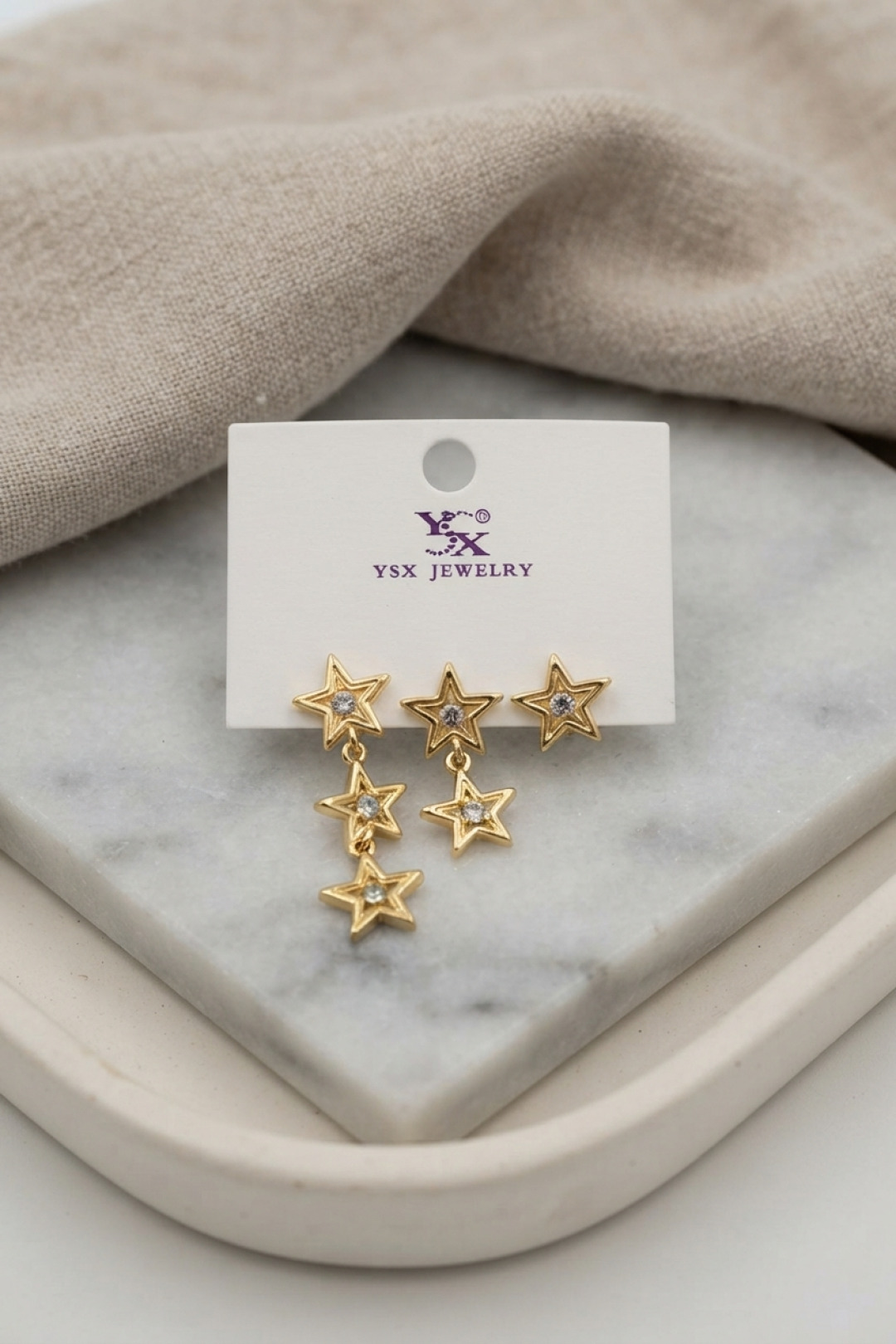 Gold Renk Pirinç Yıldız Model Sallantılı Kadın Küpe Seti - Lisinya Gold Renk Pirinç Yıldız Model Sallantılı Kadın Küpe Seti - Lisinya