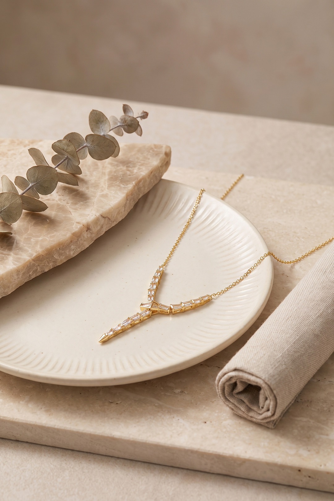 Pirinç Gold Renk Zirkon Taşlı Yılan Model Kadın Kolye - Lisinya