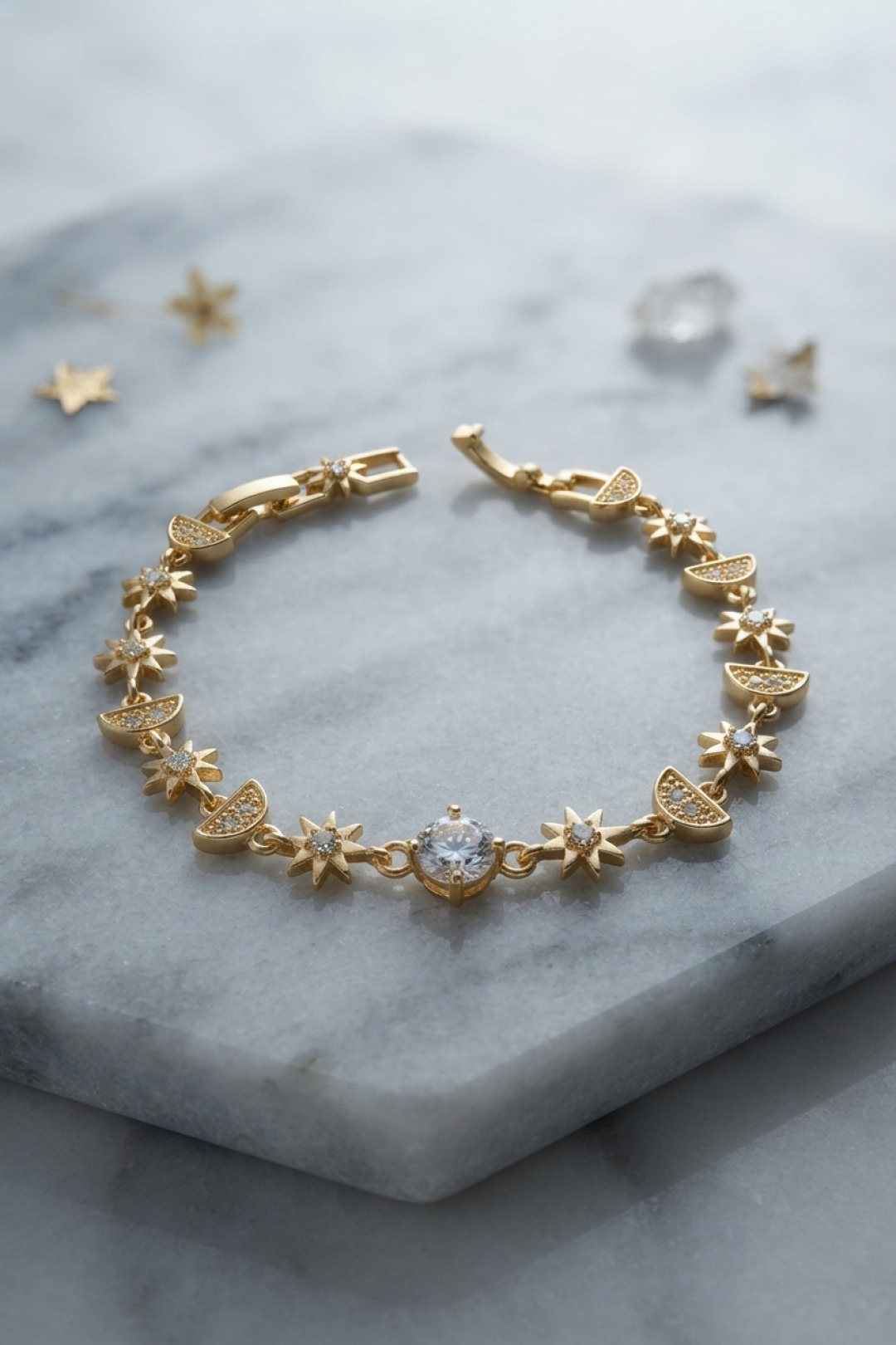 Gold Renk Celestial Yıldız ve Hilal Model Kadın Bileklik - Lisinya Gold Renk Celestial Yıldız ve Hilal Model Kadın Bileklik - Lisinya
