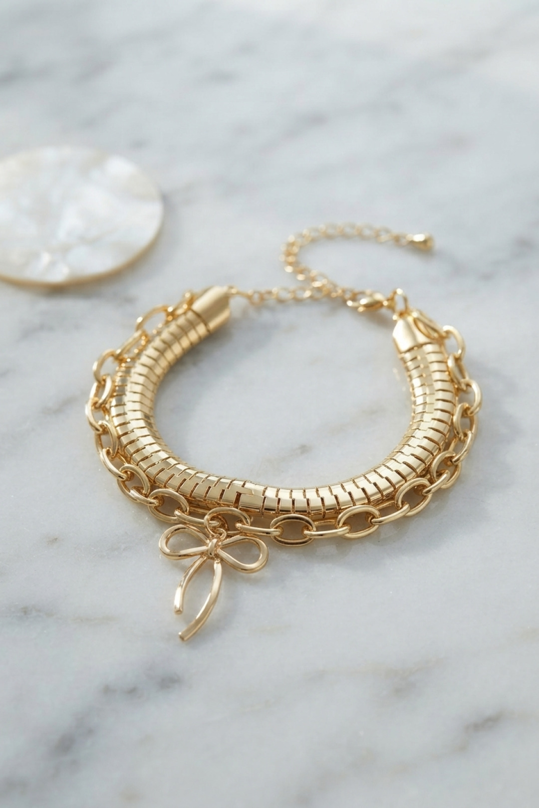 Pirinç Gold Renk Yılan Zincir Model Fiyonk Detaylı Kadın Bileklik Kombini - Lisinya Pirinç Gold Renk Yılan Zincir Model Fiyonk Detaylı Kadın Bileklik Kombini - Lisinya