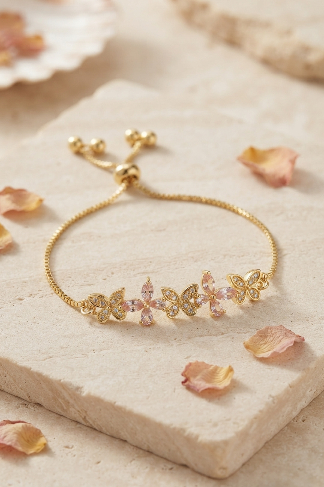 Kelebek Model Gold Renk Zirkon Taşlı Asansörlü Kadın Bileklik - Lisinya