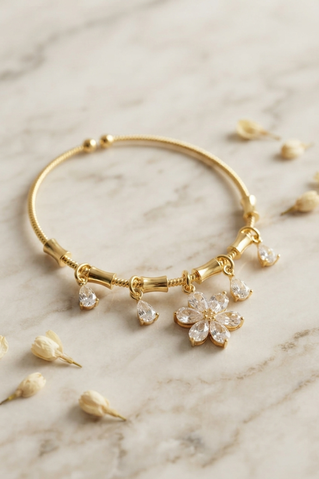 Pirinç Gold Renk YSX Lotus Model Charmlı Bileklik - Lisinya