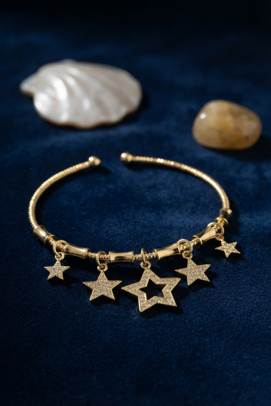 Pirinç Gold Renk YSX Yıldız Model Charmlı Bileklik - Lisinya