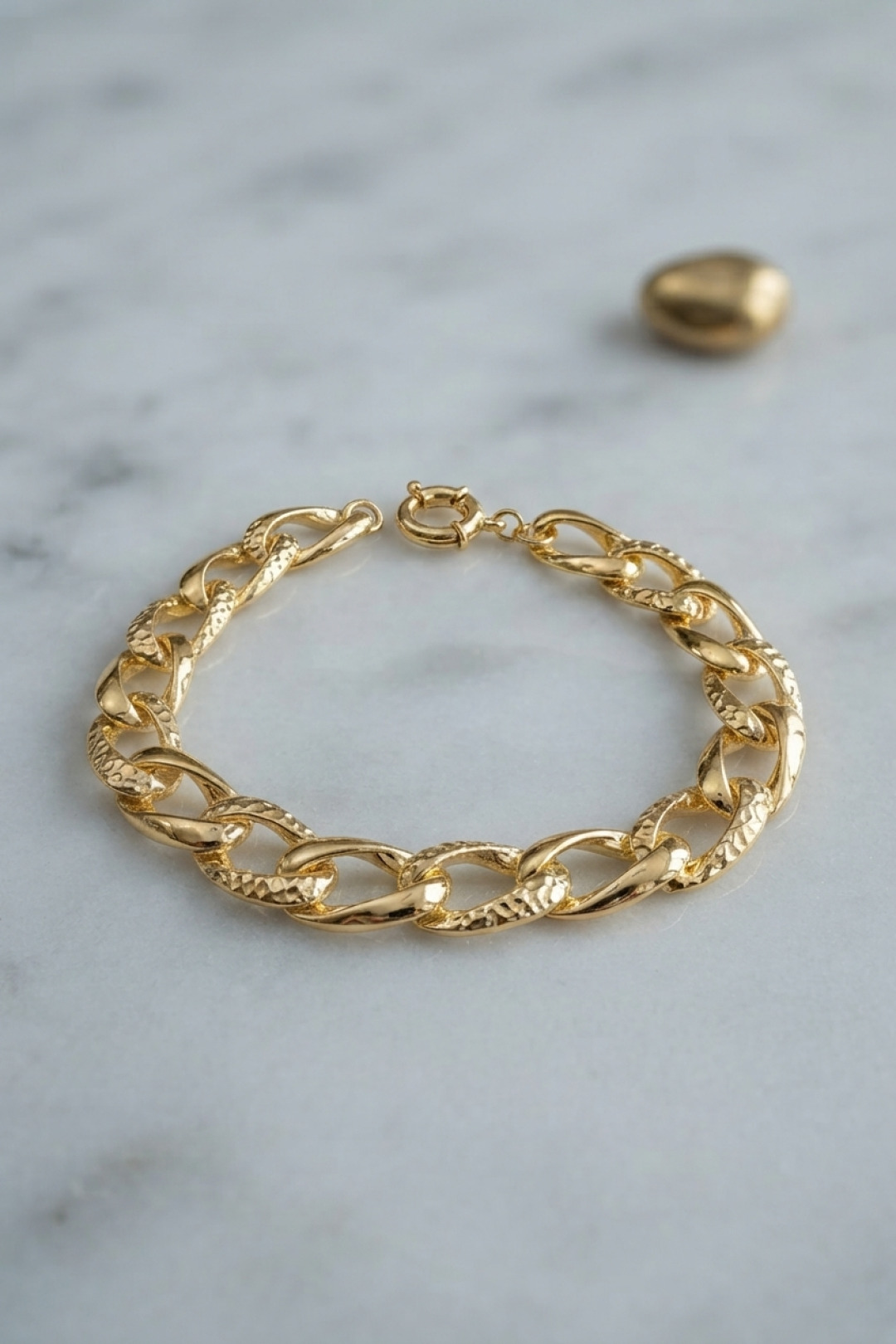 Pirinç Gold Renk Yıldız İşleme Zincirli Kadın Bileklik - Lisinya Pirinç Gold Renk Yıldız İşleme Zincirli Kadın Bileklik - Lisinya
