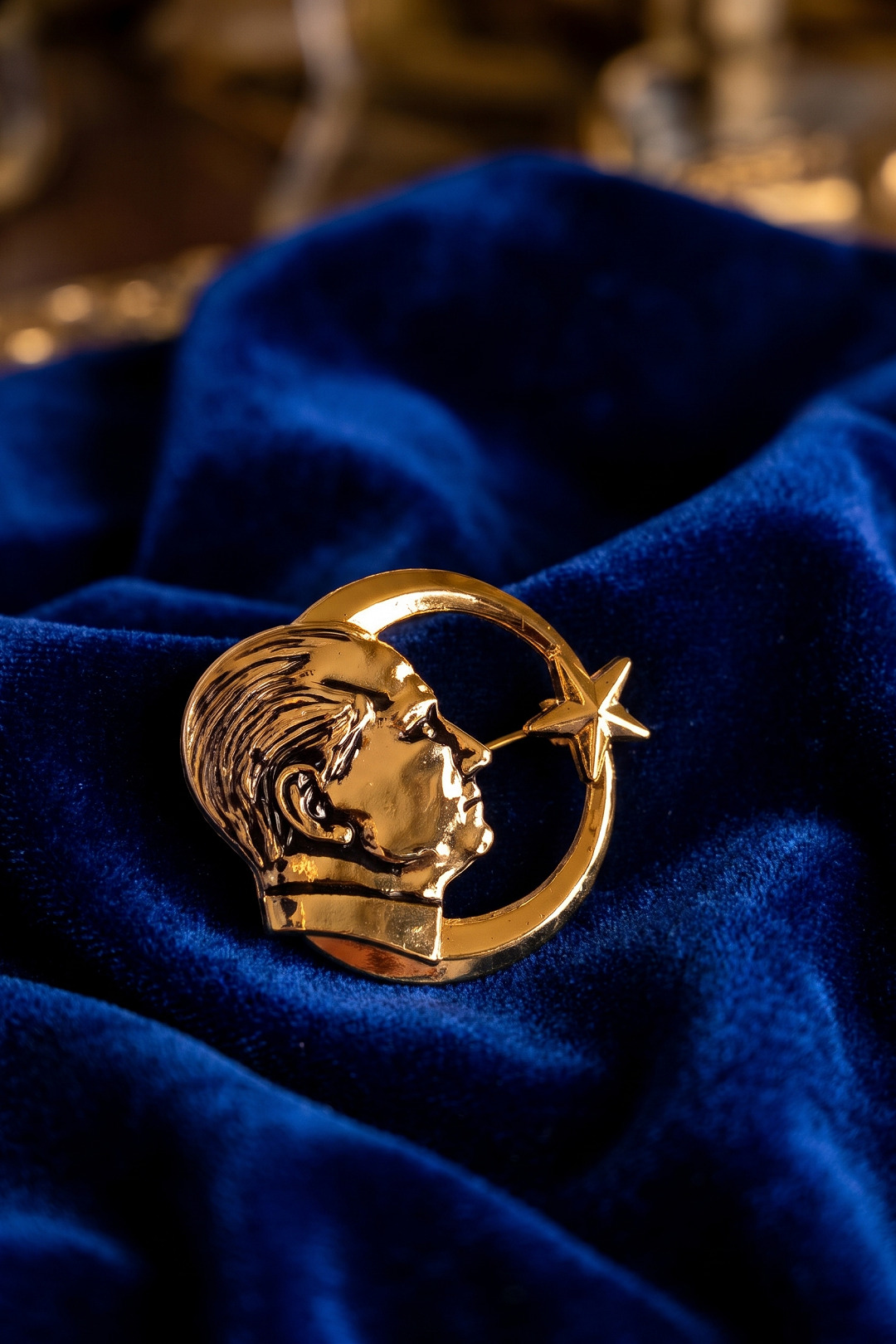 Atatürk Portre ve Ay Yıldız Model Gold Renk Pirinç Broş - Lisinya Atatürk Portre ve Ay Yıldız Model Gold Renk Pirinç Broş - Lisinya