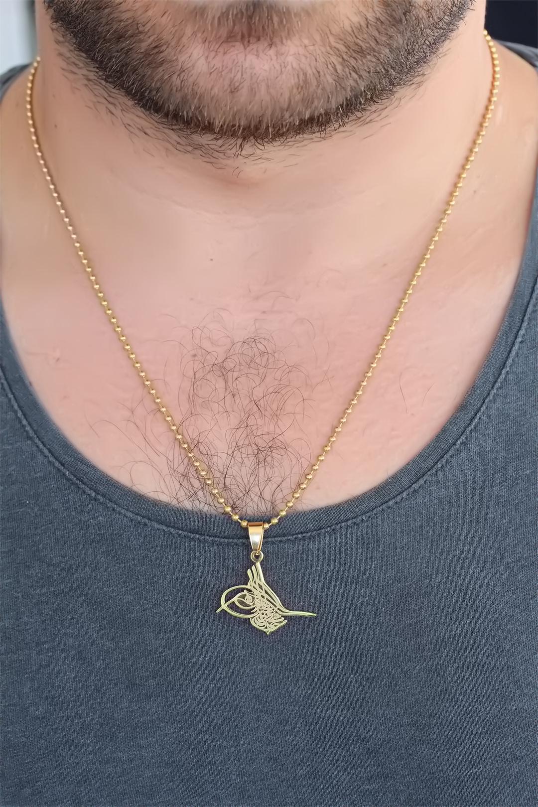 Gold Renk Metal Osmanlı Tuğra Figürlü Erkek Kolye - Lisinya Gold Renk Metal Osmanlı Tuğra Figürlü Erkek Kolye - Lisinya