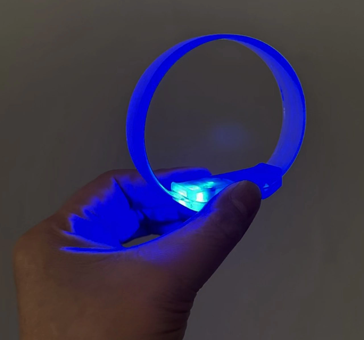 3 Modlu Pilli Led Işıklı Esnek Parti Bilekliği Mavi - Lisinya 3 Modlu Pilli Led Işıklı Esnek Parti Bilekliği Mavi - Lisinya