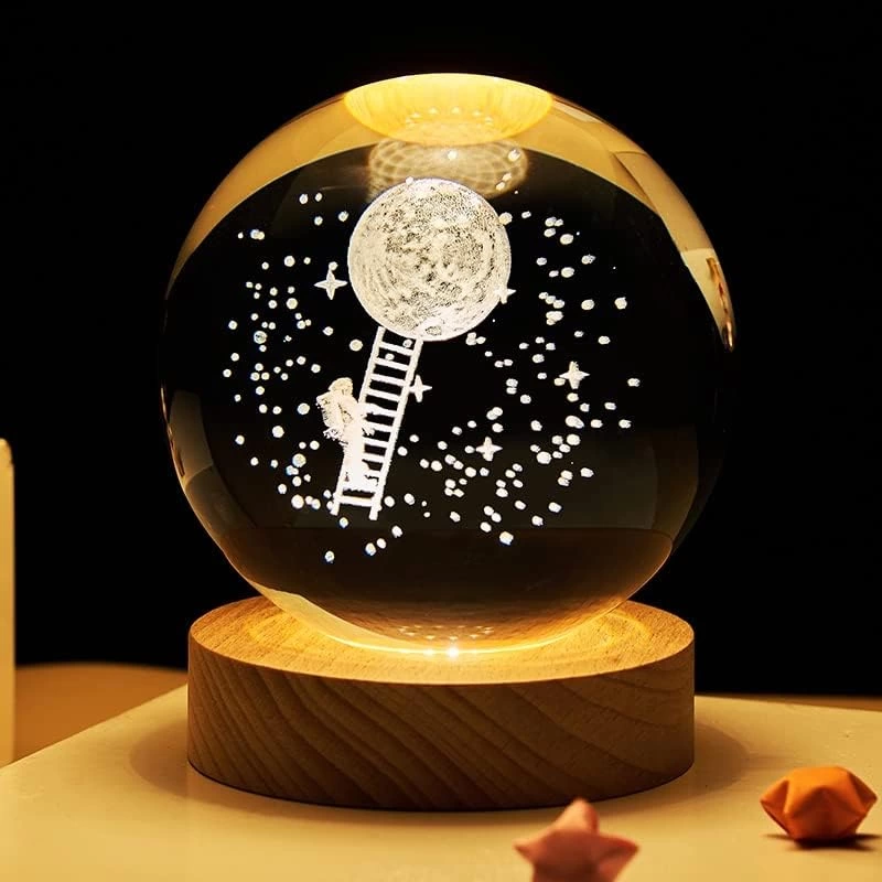 Dekoratif Merdivenli Astronot Ve Ay Tasarımlı Ahşap Altlıklı Işıklı Cam Küre Cam:6cm Ahşap:2cm - Lisinya