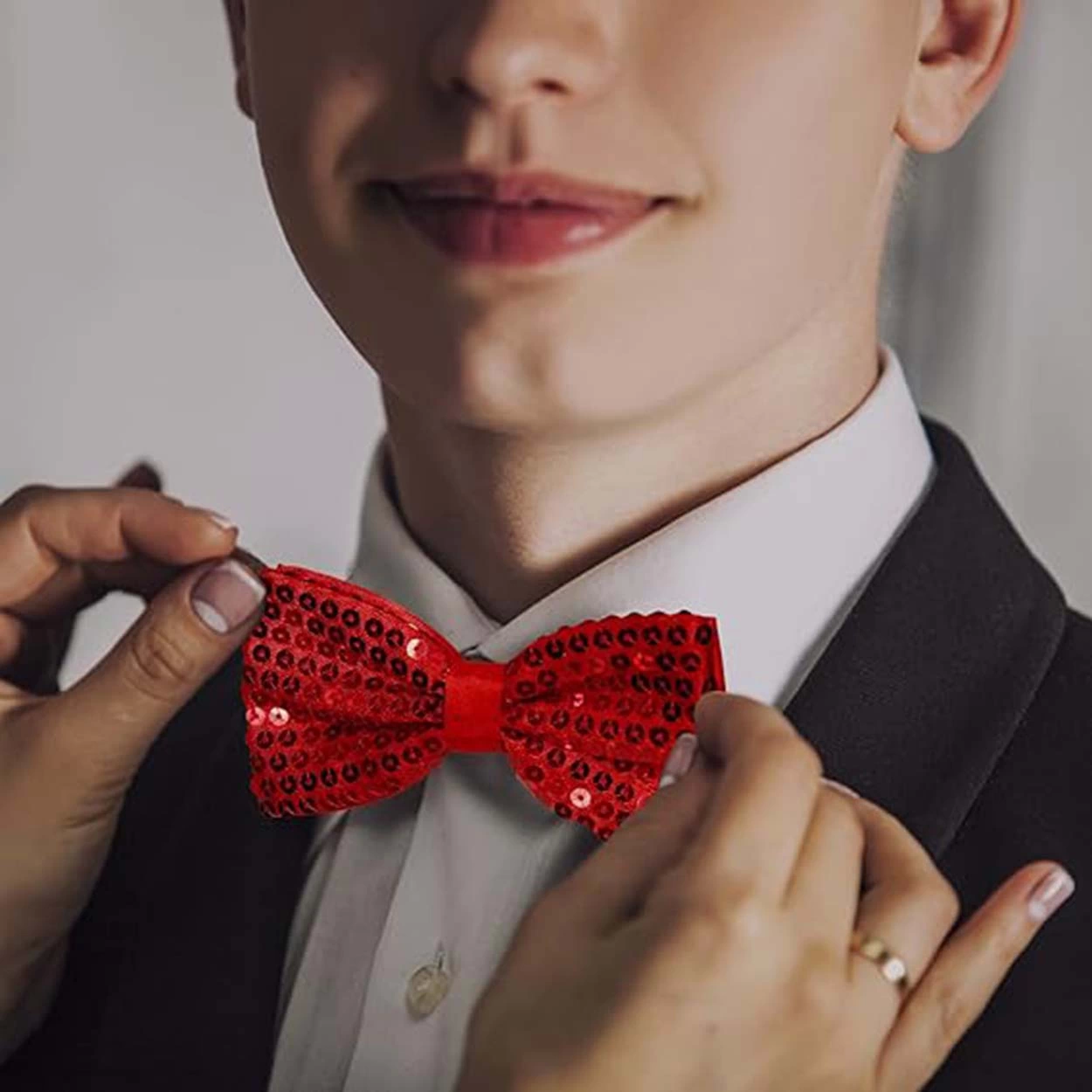 Gece Işıltısı Kırmızı Payetli Pullu Papyon 7x2 Cm - Lisinya