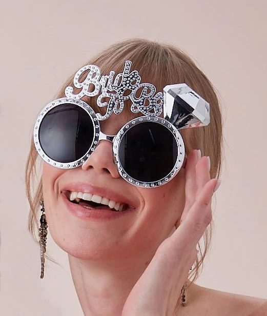 Gümüş Renk Bride To Be Yazılı Gelin Gözlüğü 15x10 Cm - Lisinya Gümüş Renk Bride To Be Yazılı Gelin Gözlüğü 15x10 Cm - Lisinya