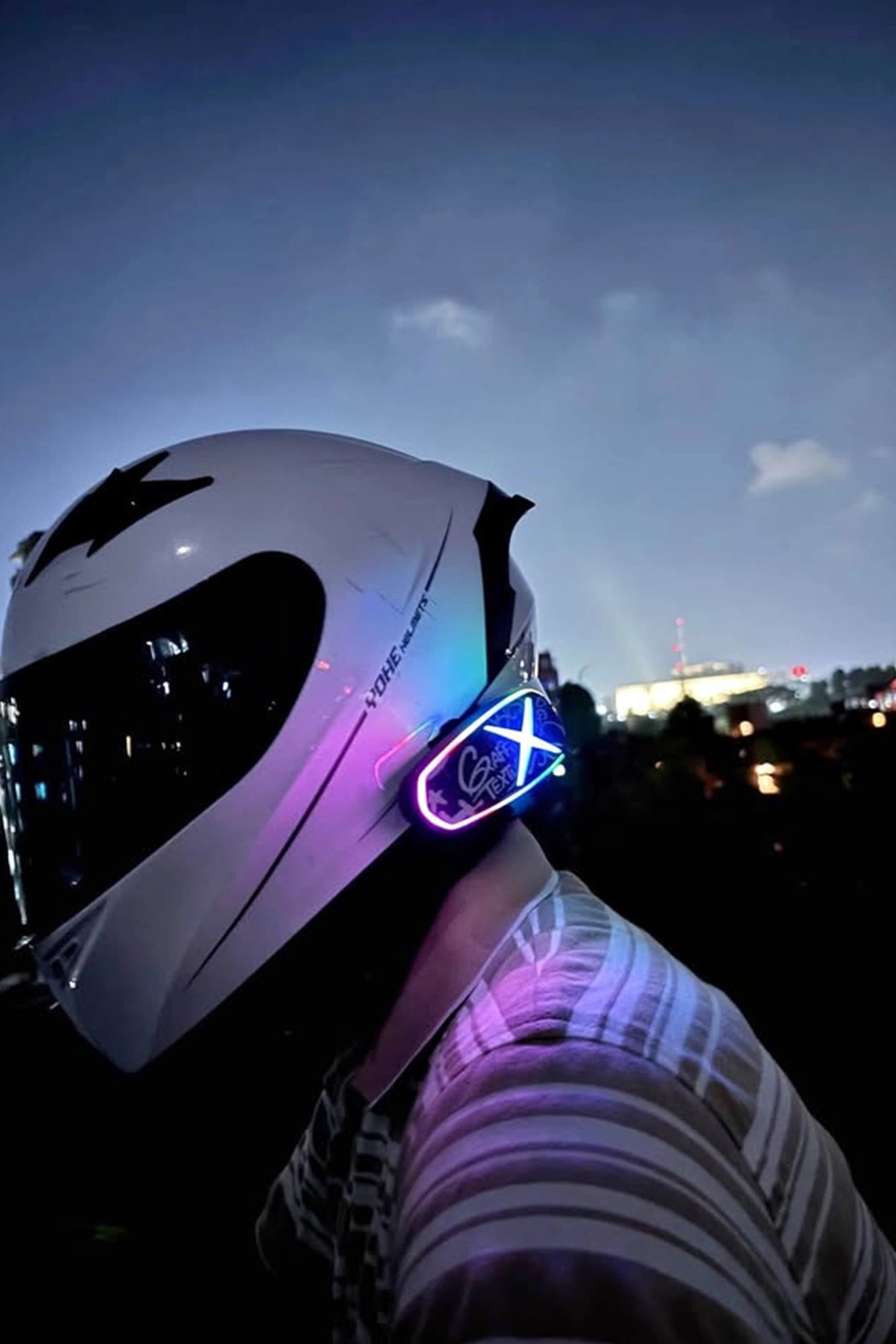 Helmet Graffiti Motor Kask Kulaklık Rgb Modlu Su Geçirmez 6.0 Bluetooth Intercom Yenı Model - Lisinya