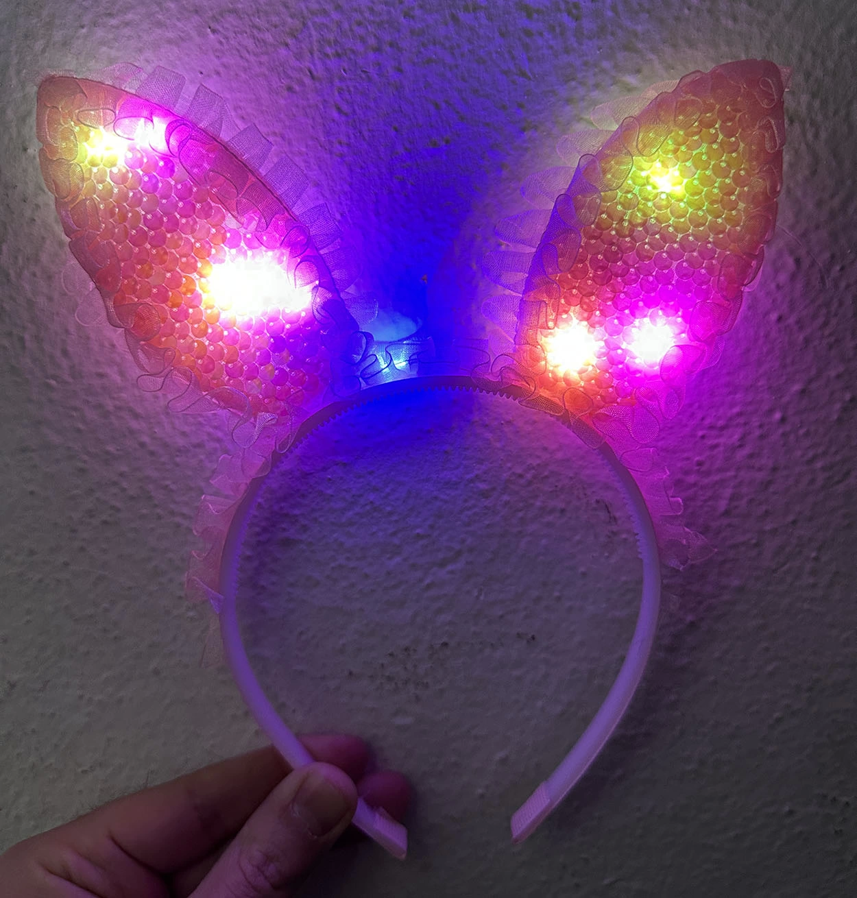 Kenarları Dantelli Pembe Pullu Payetli Led Işıklı Tavşan Kulak Taç 23x19 Cm - Lisinya Kenarları Dantelli Pembe Pullu Payetli Led Işıklı Tavşan Kulak Taç 23x19 Cm - Lisinya