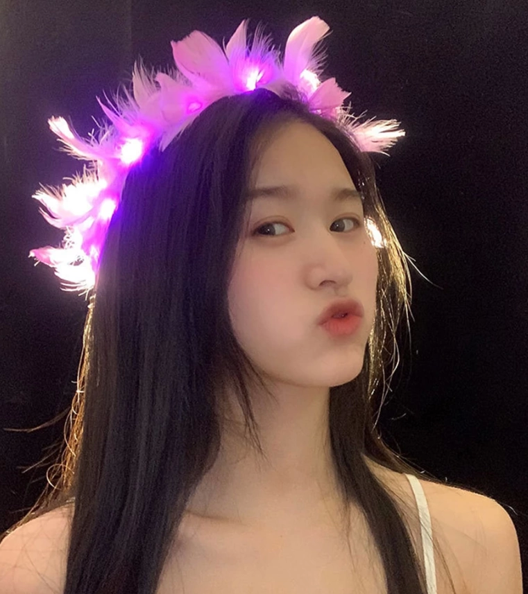 Led Işıklı Rengarenk Yanan 3 Fonksiyonlu Otrişli Parti Tacı Pembe Renk 12x12 Cm - Lisinya