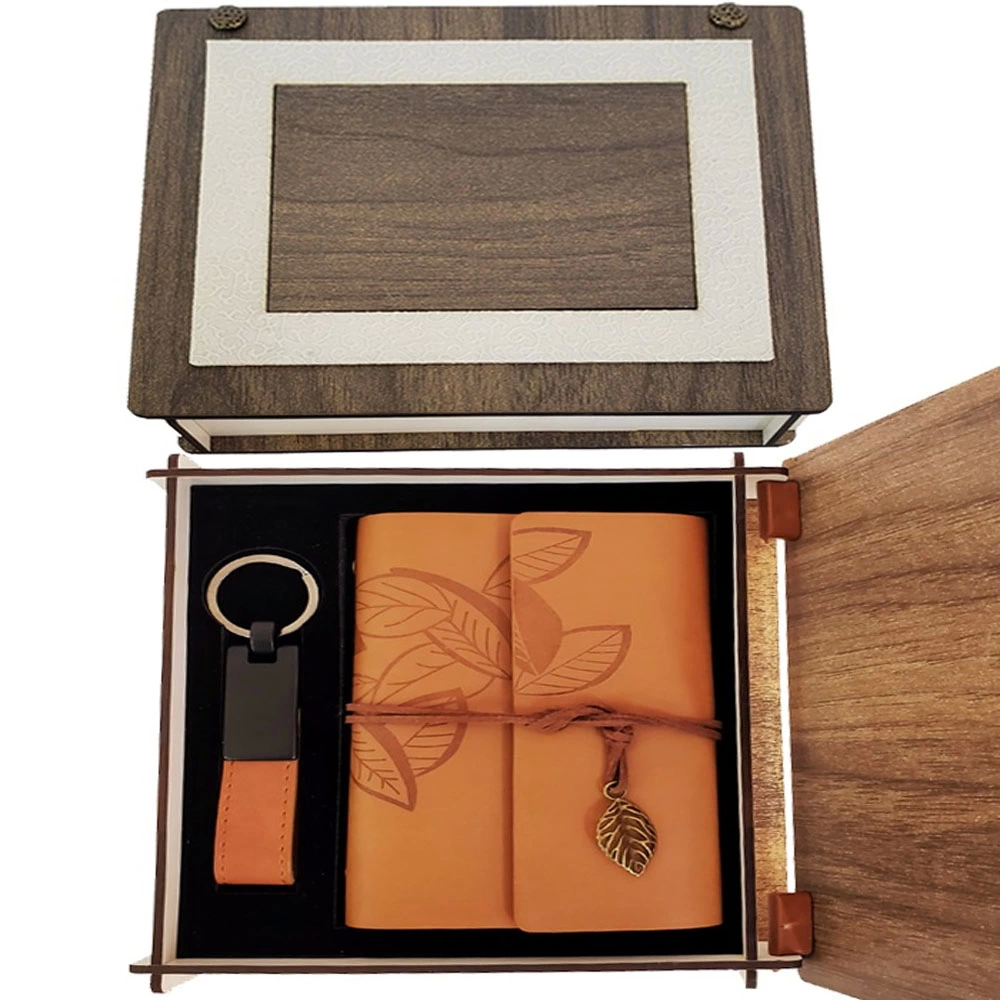 Özel Ahşap Kutulu Taba Deri Defter Ve Anahtarlık Set - Lisinya Özel Ahşap Kutulu Taba Deri Defter Ve Anahtarlık Set - Lisinya