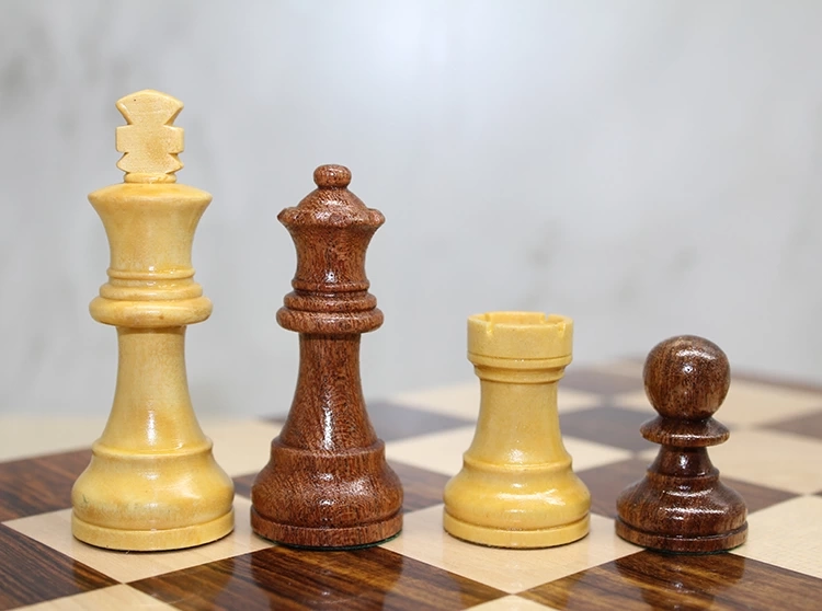 Özel Vernikli Mıknatıs Taşlı Ahşap Katlanabilir Kutulu Satranç Oyunu 17.5 Cm G221 - Lisinya