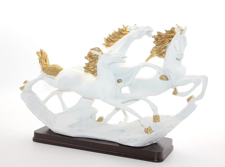 Polyester 3'lü Şahlanmış At Figürü Alk1627 - Lisinya