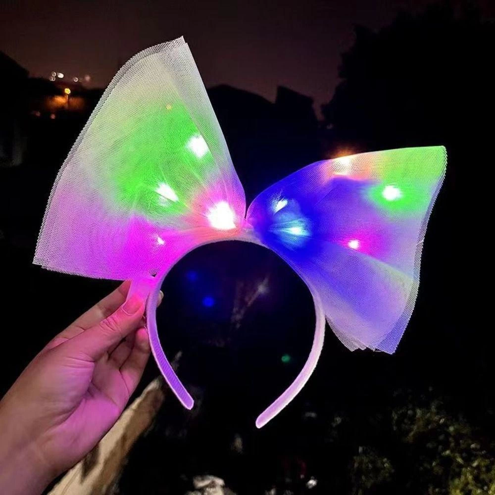 Rengarenk Led Işıklı Fiyonk Şekilli Tül Parti Tacı Beyaz Renk 25x25 Cm - Lisinya Rengarenk Led Işıklı Fiyonk Şekilli Tül Parti Tacı Beyaz Renk 25x25 Cm - Lisinya