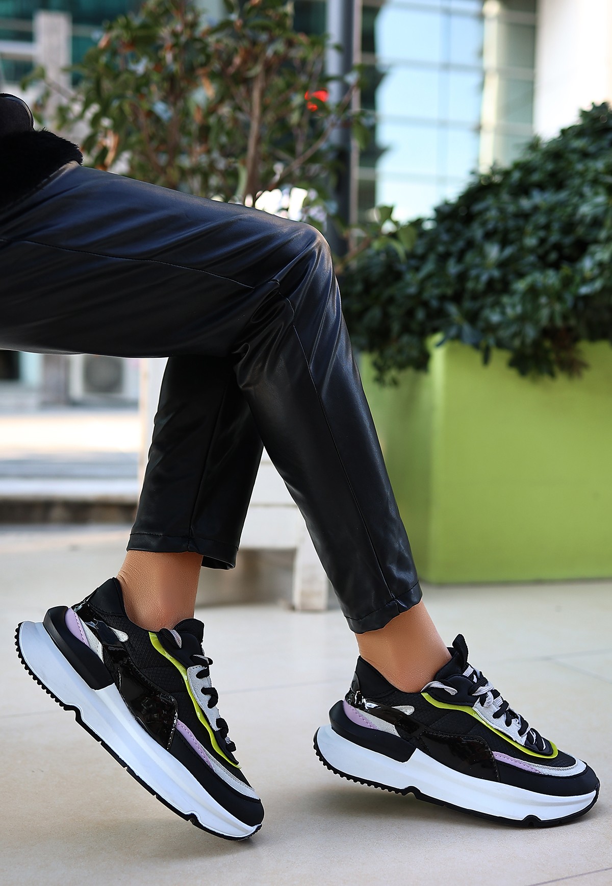Aleh Siyah Cilt Lila Detaylı Spor Ayakkabı - Lisinya