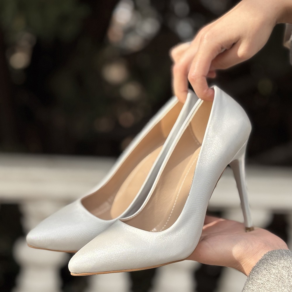Hillar Gümüş Saten Stiletto Ayakkabı Hillar Gümüş Saten Stiletto Ayakkabı