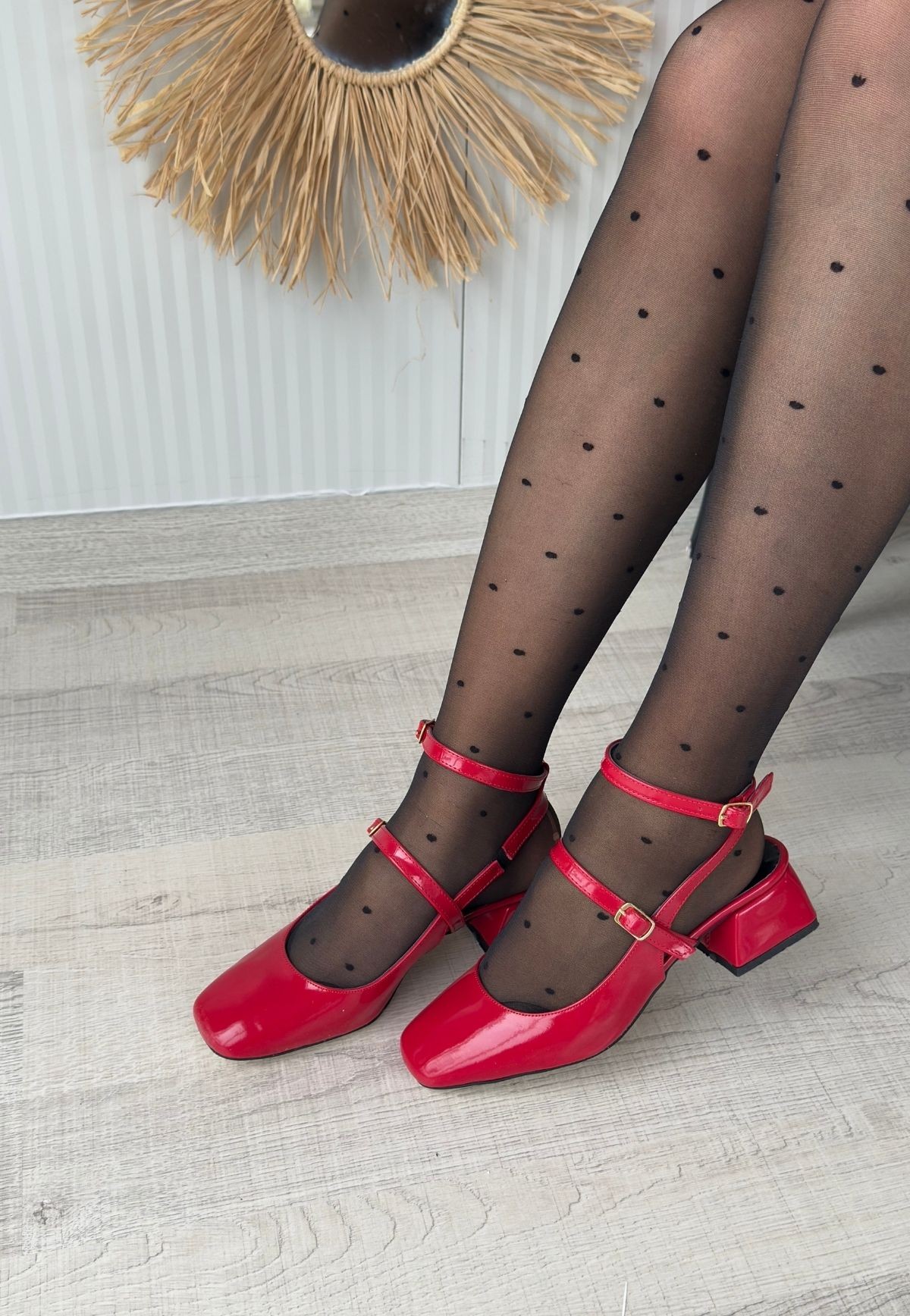 Karmi Kırmızı Rugan Topuklu Kemerli Ayakkabı - Lisinya Karmi Kırmızı Rugan Topuklu Kemerli Ayakkabı - Lisinya