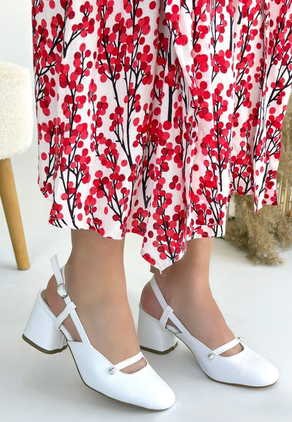 Jecci Beyaz Cilt Topuklu Ayakkabı - Lisinya Jecci Beyaz Cilt Topuklu Ayakkabı - Lisinya