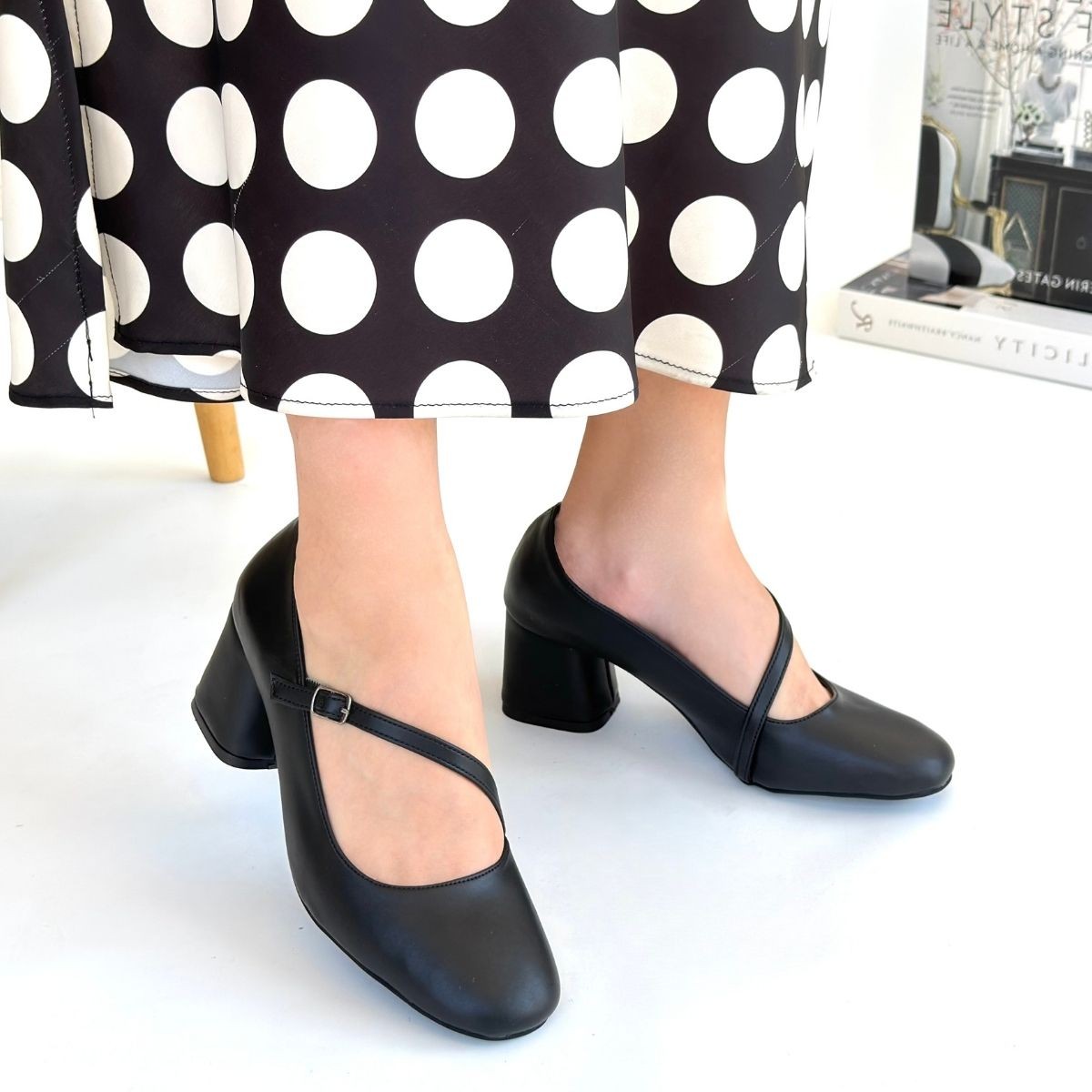 Kier Siyah Cilt Topuklu Ayakkabı - Lisinya Kier Siyah Cilt Topuklu Ayakkabı - Lisinya