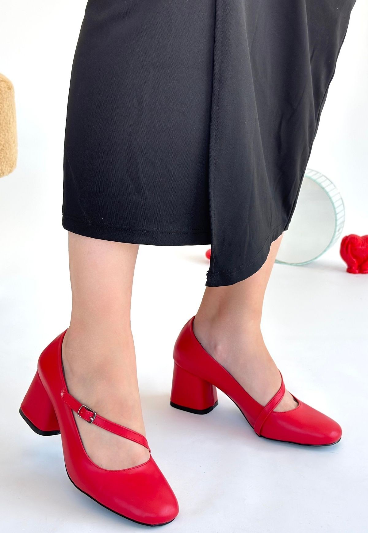 Kier Kırmızı Cilt Topuklu Ayakkabı - Lisinya Kier Kırmızı Cilt Topuklu Ayakkabı - Lisinya