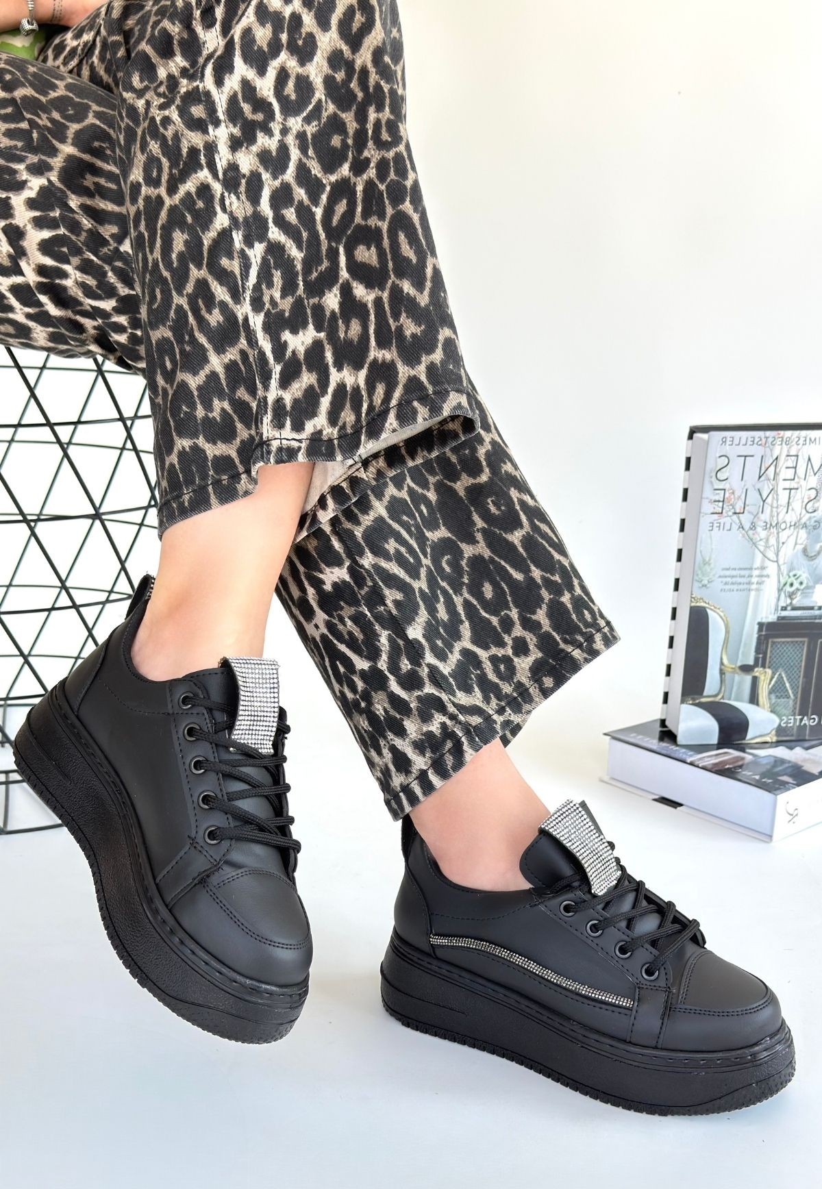 Leope Siyah Cilt Bağcıklı Spor Ayakkabı - Lisinya Leope Siyah Cilt Bağcıklı Spor Ayakkabı - Lisinya