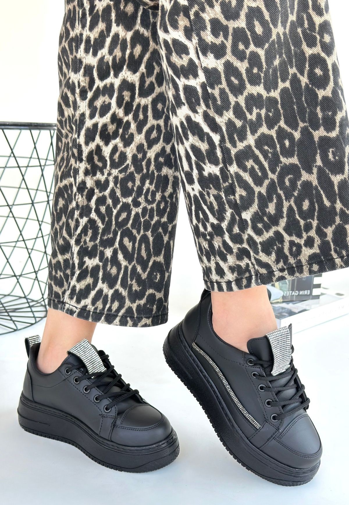 Leope Siyah Cilt Bağcıklı Spor Ayakkabı - Lisinya Leope Siyah Cilt Bağcıklı Spor Ayakkabı - Lisinya
