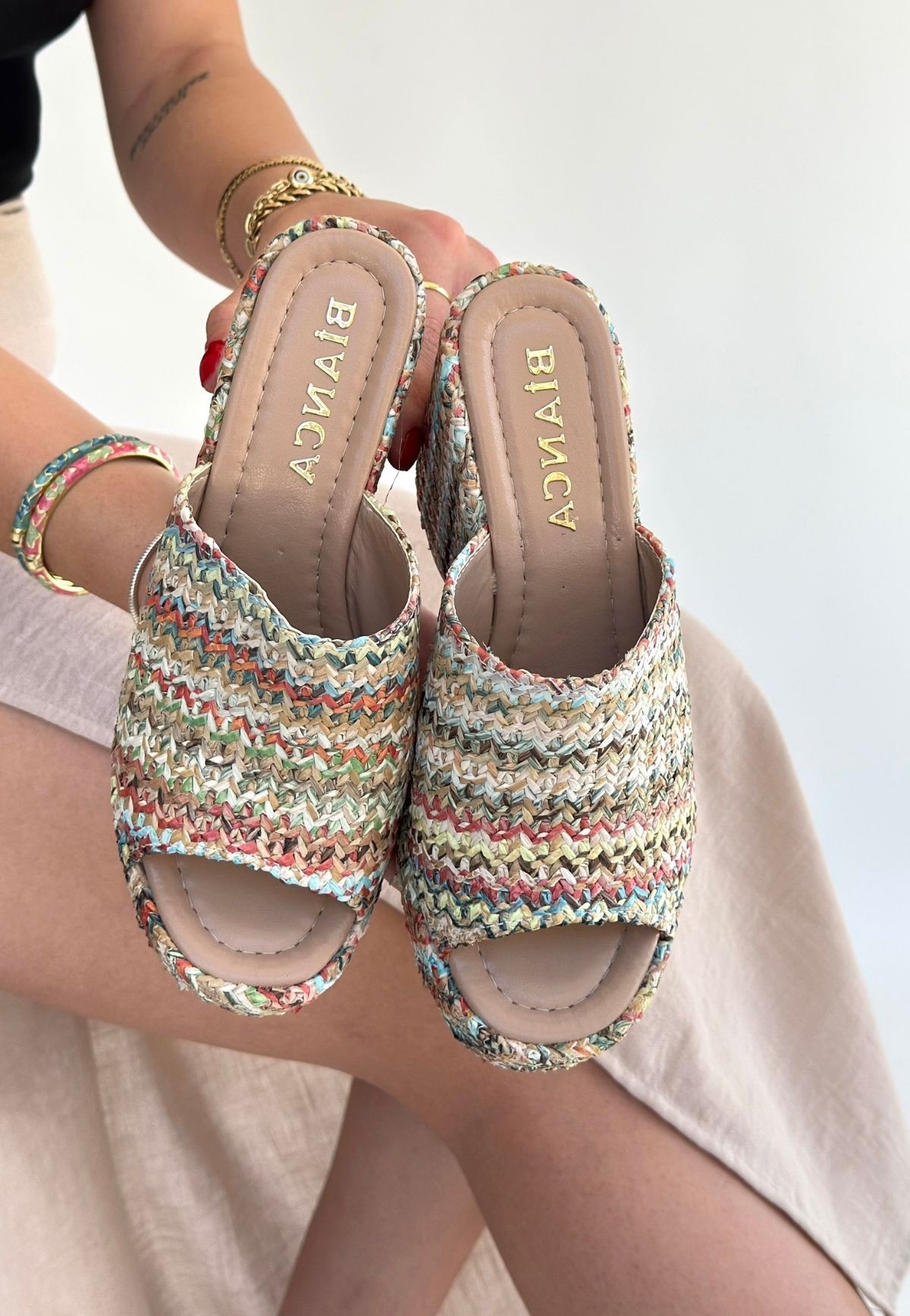 Tlay Kilim Desenli Dolgu Topuk Terlik - Lisinya