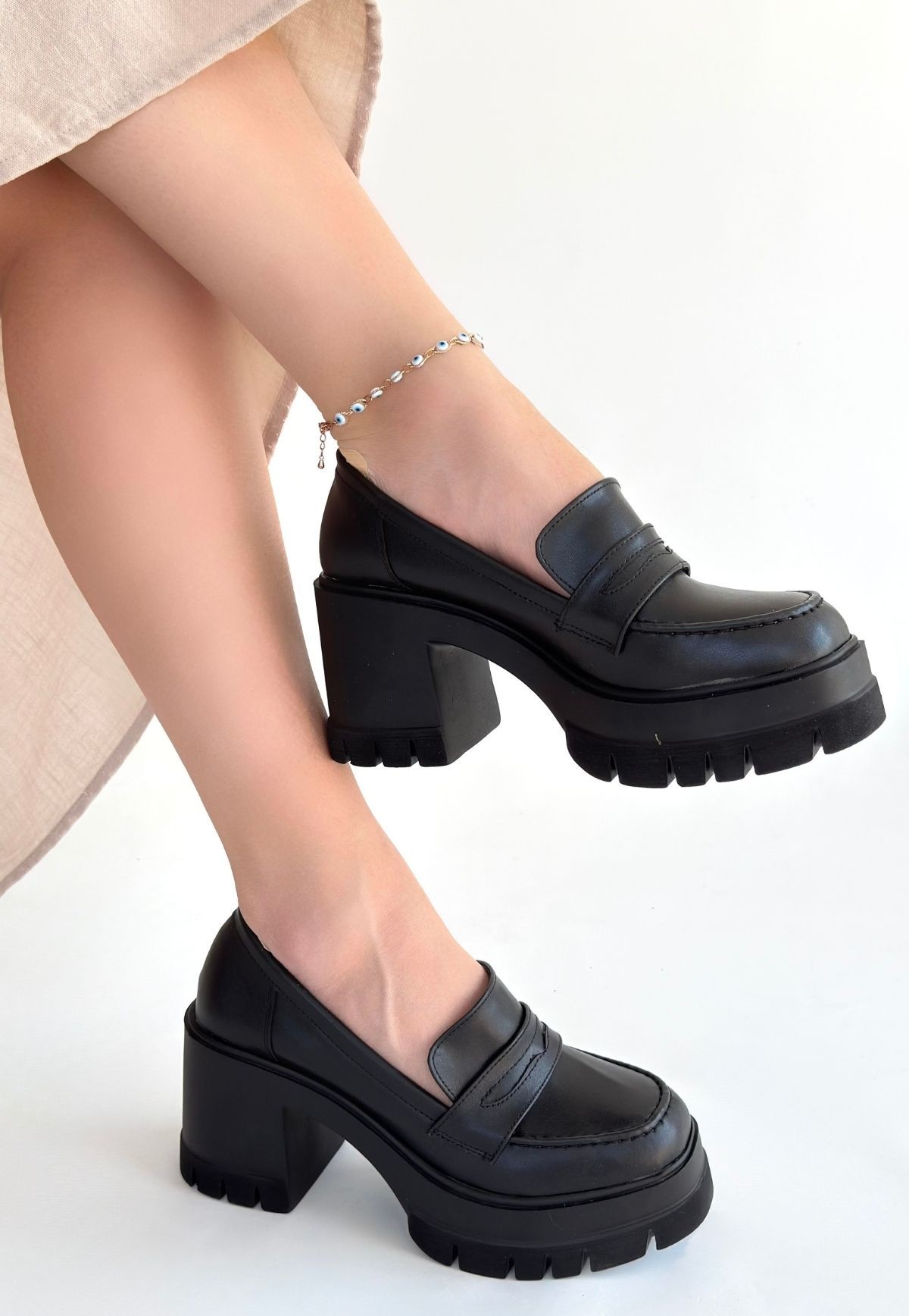 Janes Siyah Cilt Dolgu Topuk Ayakkabı - Lisinya Janes Siyah Cilt Dolgu Topuk Ayakkabı - Lisinya