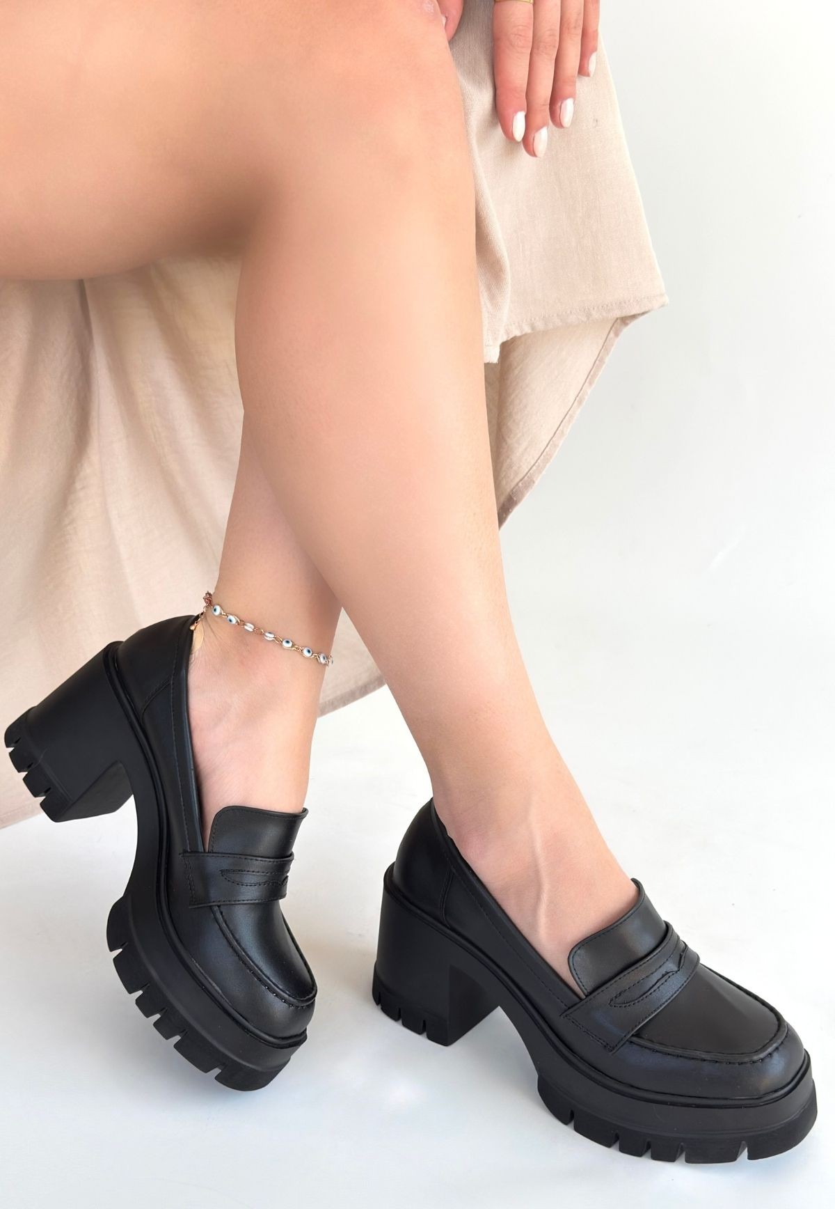 Janes Siyah Cilt Dolgu Topuk Ayakkabı - Lisinya Janes Siyah Cilt Dolgu Topuk Ayakkabı - Lisinya