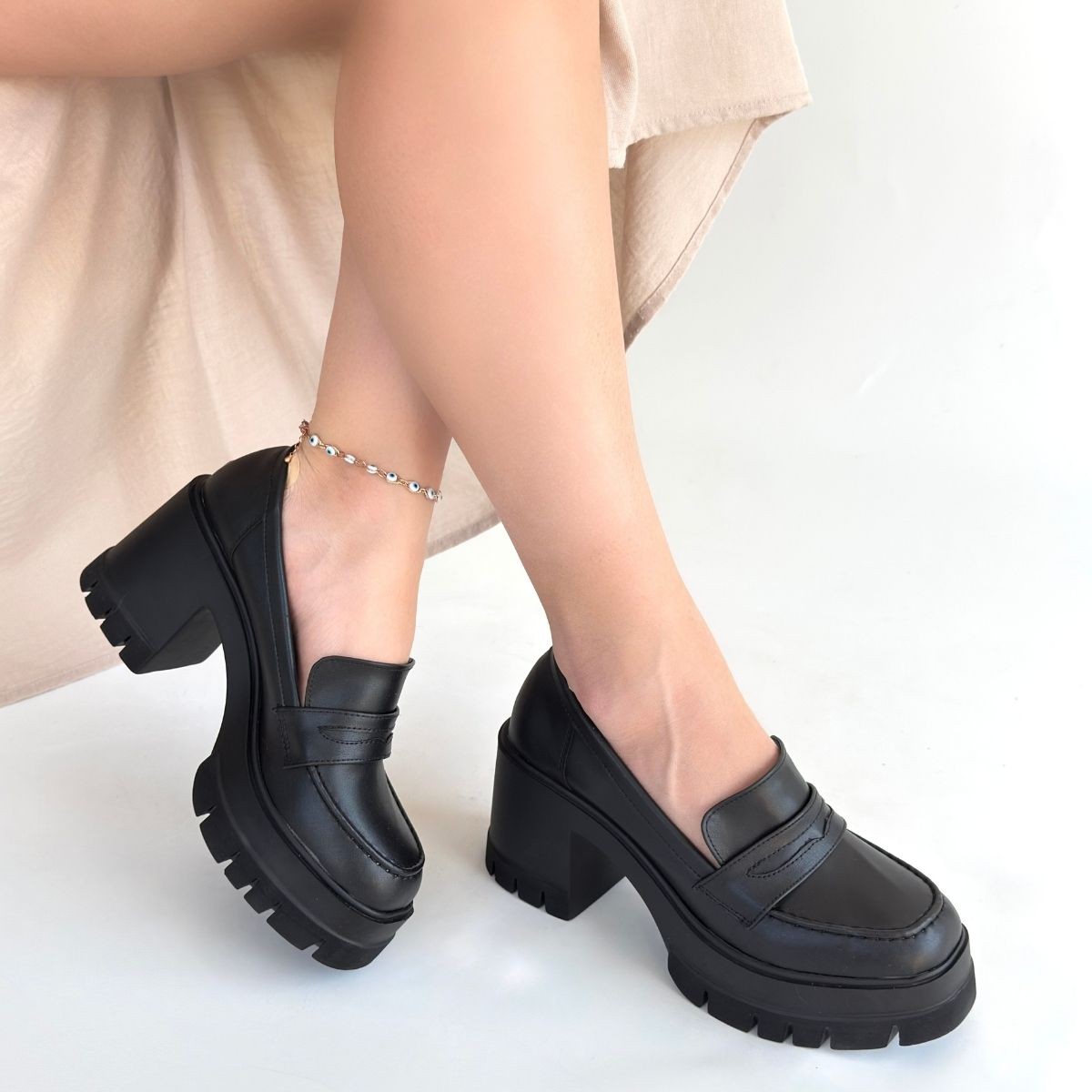 Janes Siyah Cilt Dolgu Topuk Ayakkabı - Lisinya Janes Siyah Cilt Dolgu Topuk Ayakkabı - Lisinya