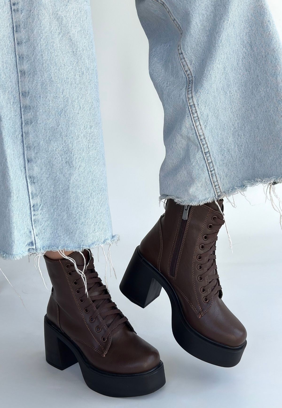 Tsan Kahverengi Cilt Bağcıklı Topuklu Bot - Lisinya