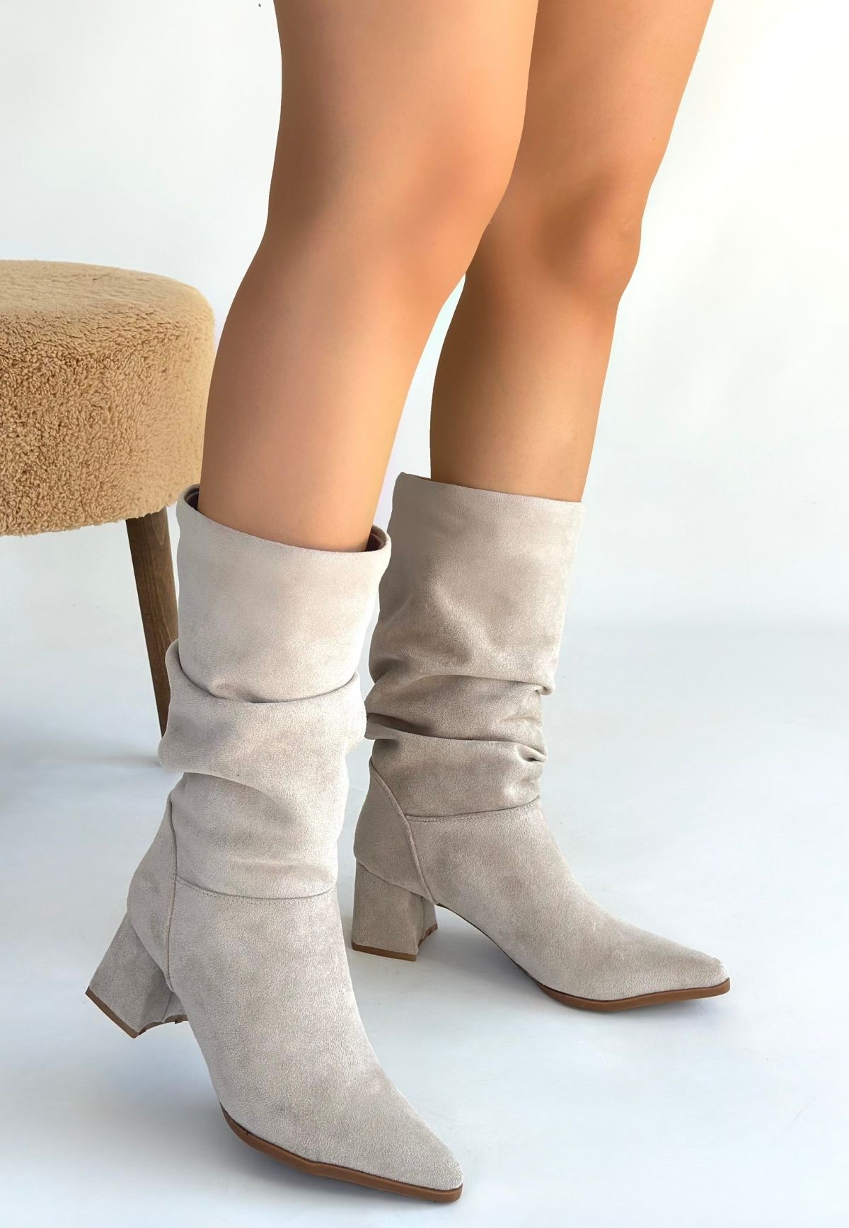 Titen Bej Süet Körüklü Topuklu Çizme - Lisinya