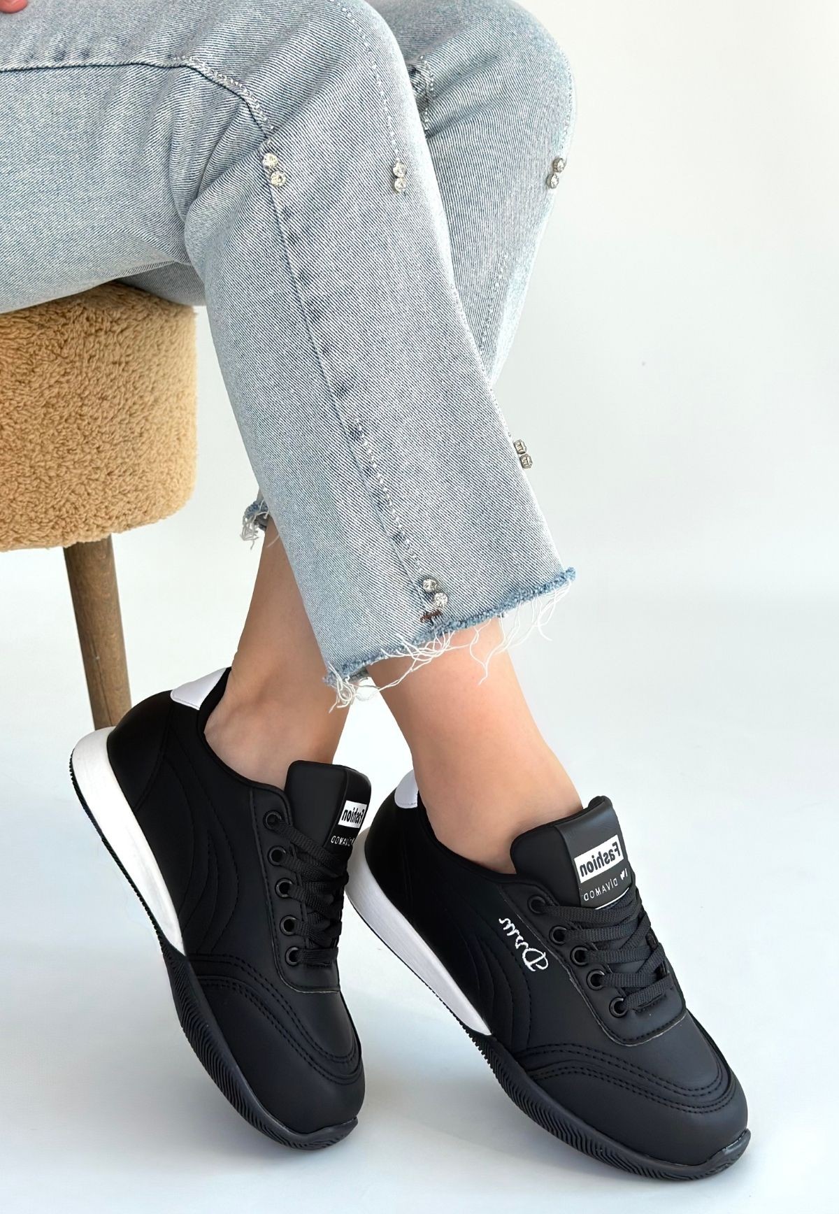 Tawen Siyah Cilt Bağcıklı Spor Ayakkabı - Lisinya