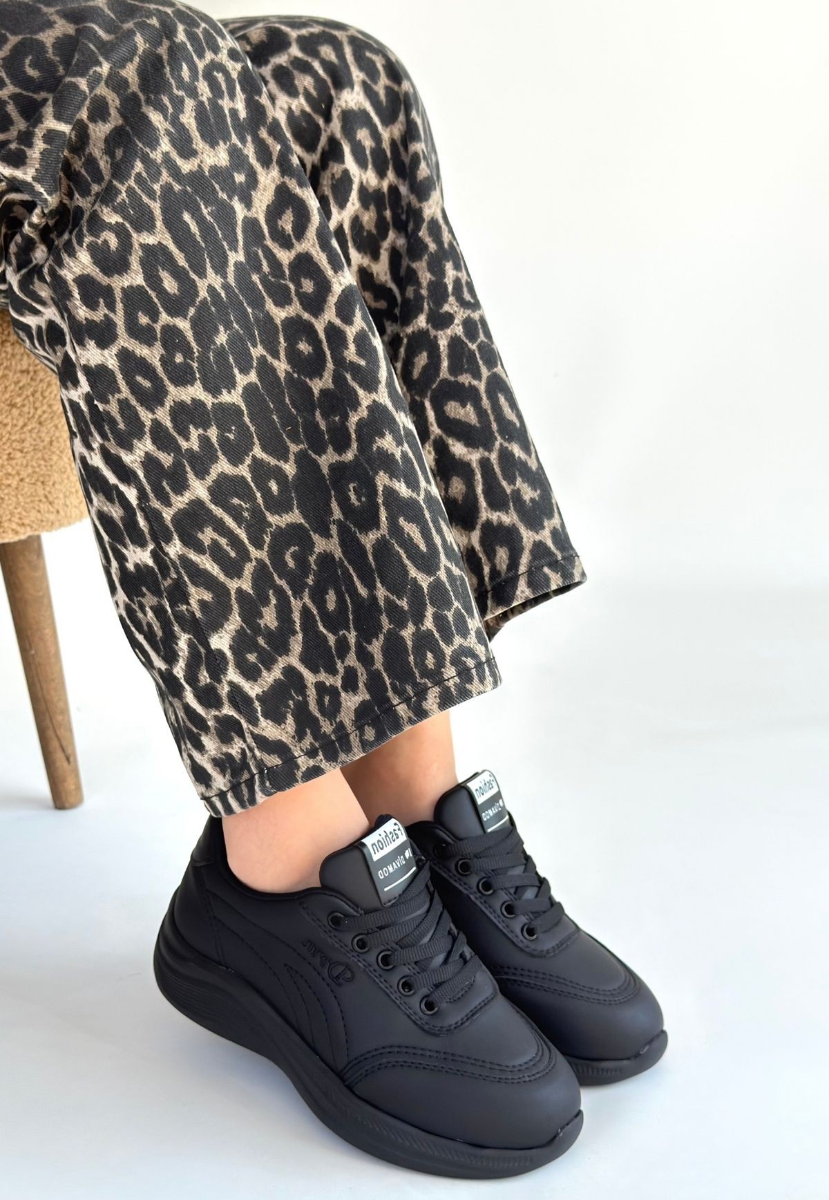 Yejja Siyah Cilt Bağcıklı Spor Ayakkabı - Lisinya