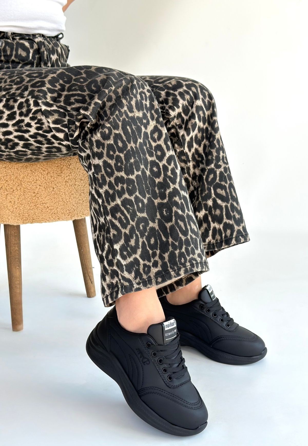 Yejja Siyah Cilt Bağcıklı Spor Ayakkabı - Lisinya