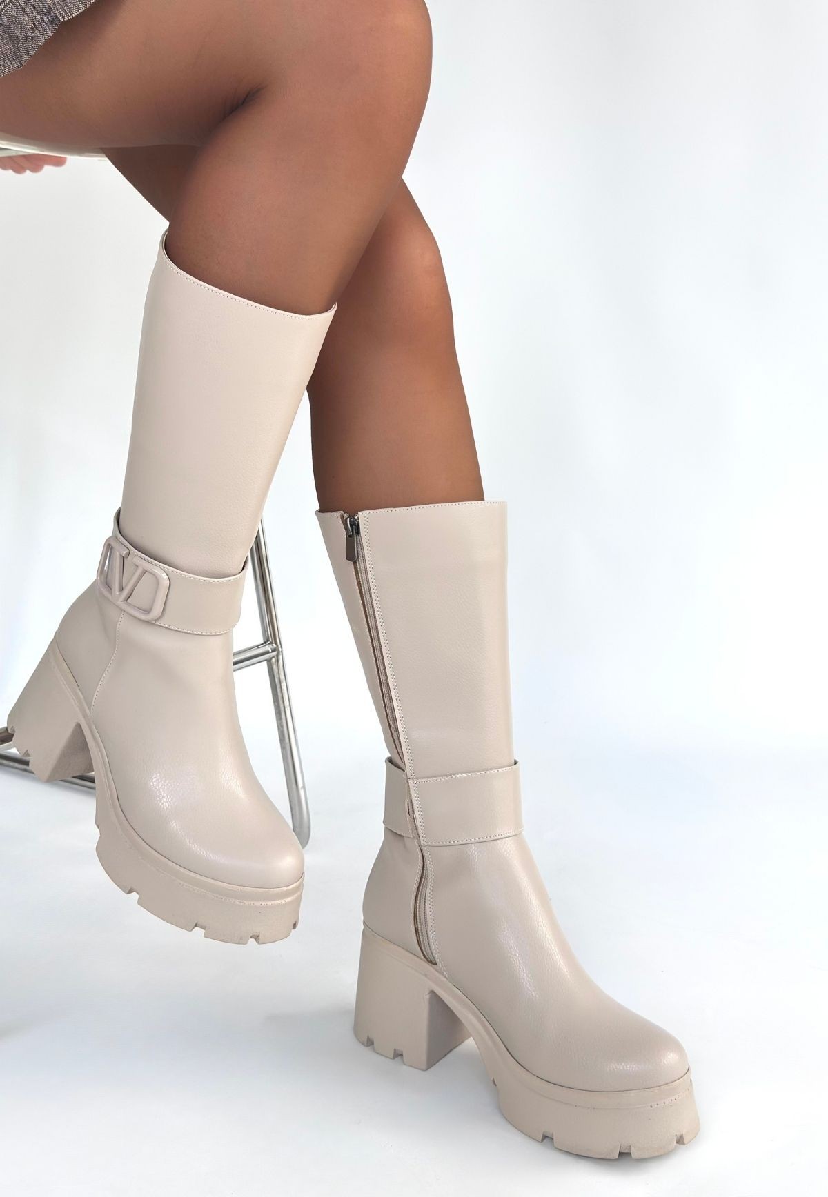 Moki Bej Cilt Topuklu Çizme - Lisinya Moki Bej Cilt Topuklu Çizme - Lisinya