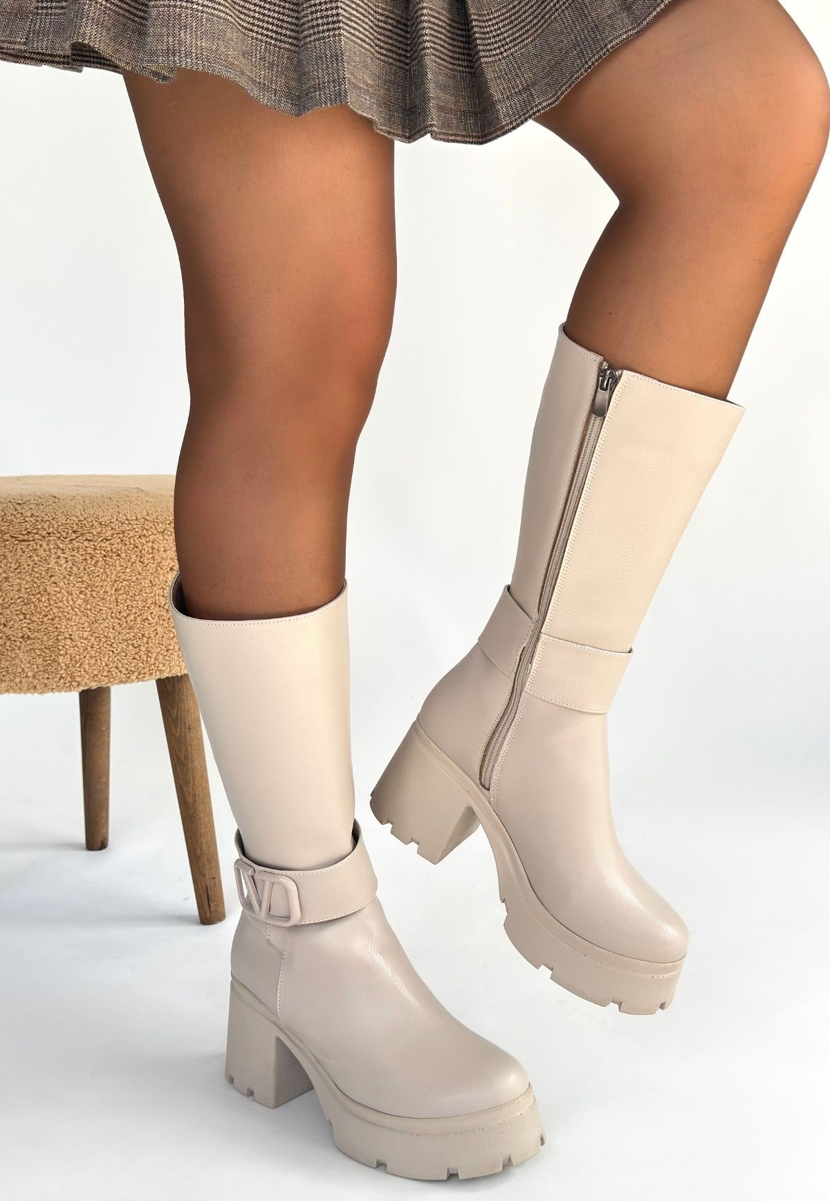 Moki Bej Cilt Topuklu Çizme - Lisinya Moki Bej Cilt Topuklu Çizme - Lisinya